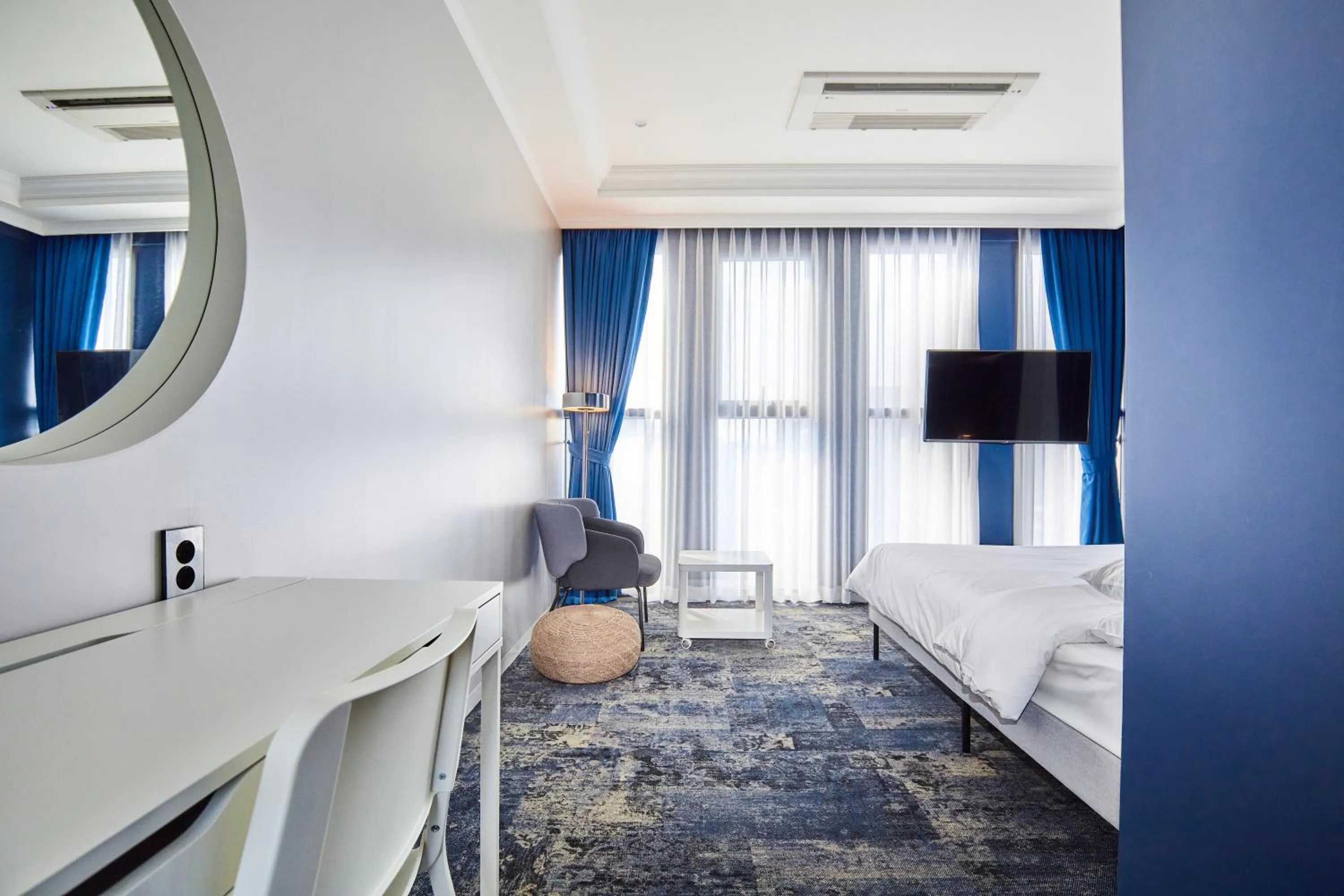 TV and multimedia, Bed in Hotel POCO Seongsu