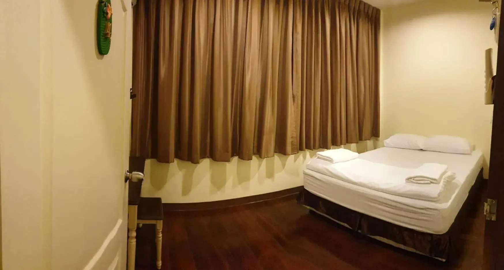 Double Room with Shared Bathroom - single occupancy in Papermoon Guesthouse Double Room with Shared Bathroom - single occupancy in Papermoon Guesthouse
