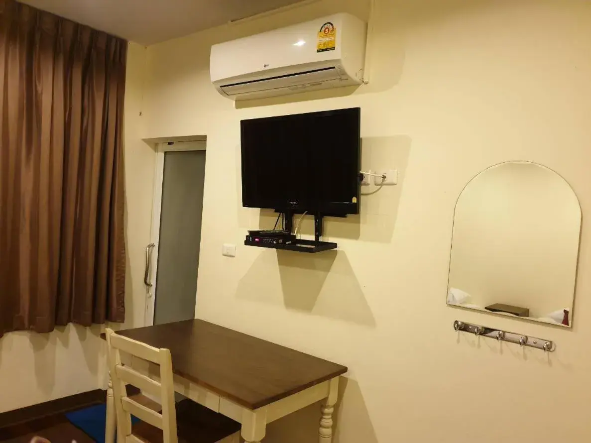 Twin Room with Private Bathroom in Papermoon Guesthouse Twin Room with Private Bathroom in Papermoon Guesthouse