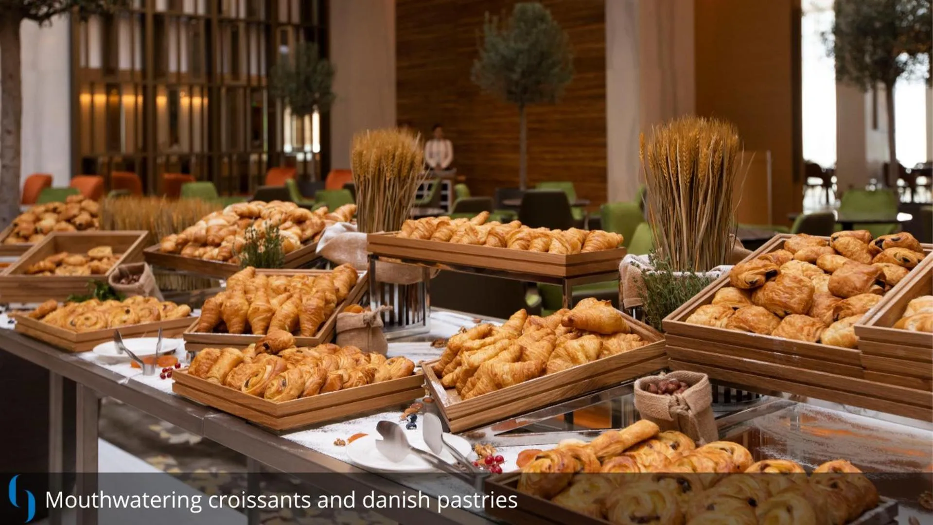 Restaurant/places to eat in Grand Cosmopolitan Hotel