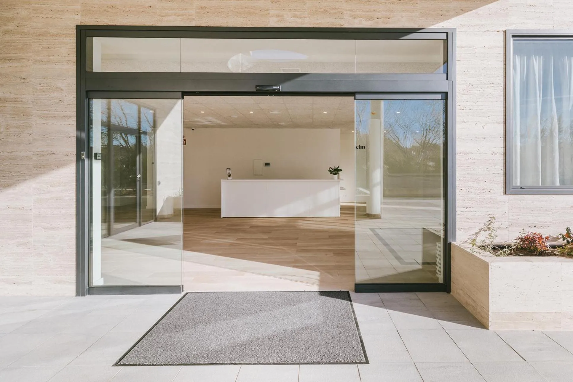 Facade/entrance, Bed in CIM Aparthotel