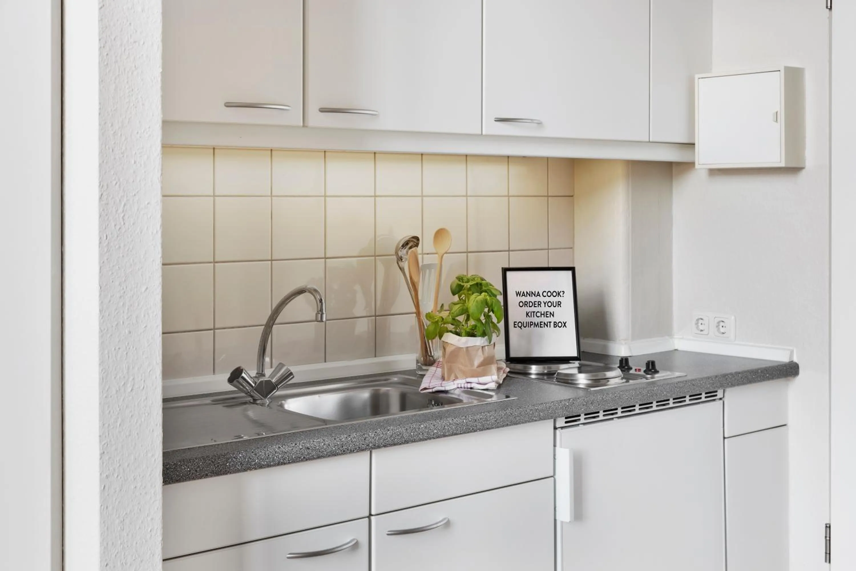 Kitchen or kitchenette in Gästeresidenz Pelikan Viertel Hannover