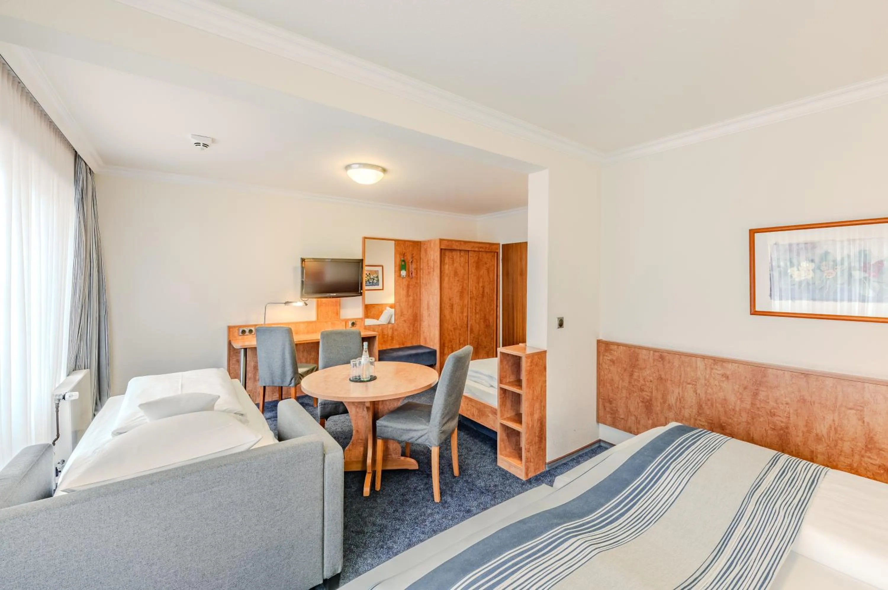 Living room, Bed in Apartment-Hotel Hamburg Mitte