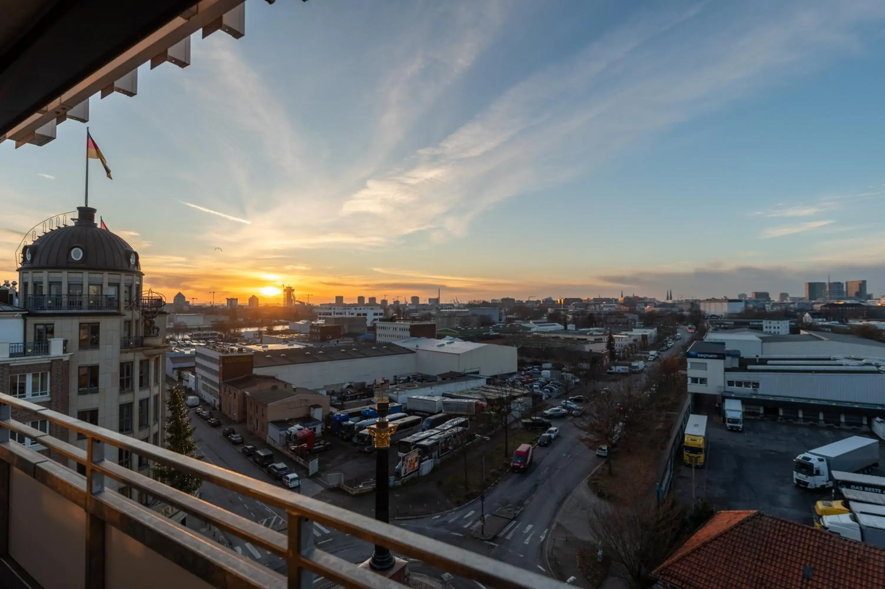Deluxe Family Room with Kitchen & Balcony in Apartment-Hotel Hamburg Mitte Deluxe Family Room with Kitchen & Balcony in Apartment-Hotel Hamburg Mitte