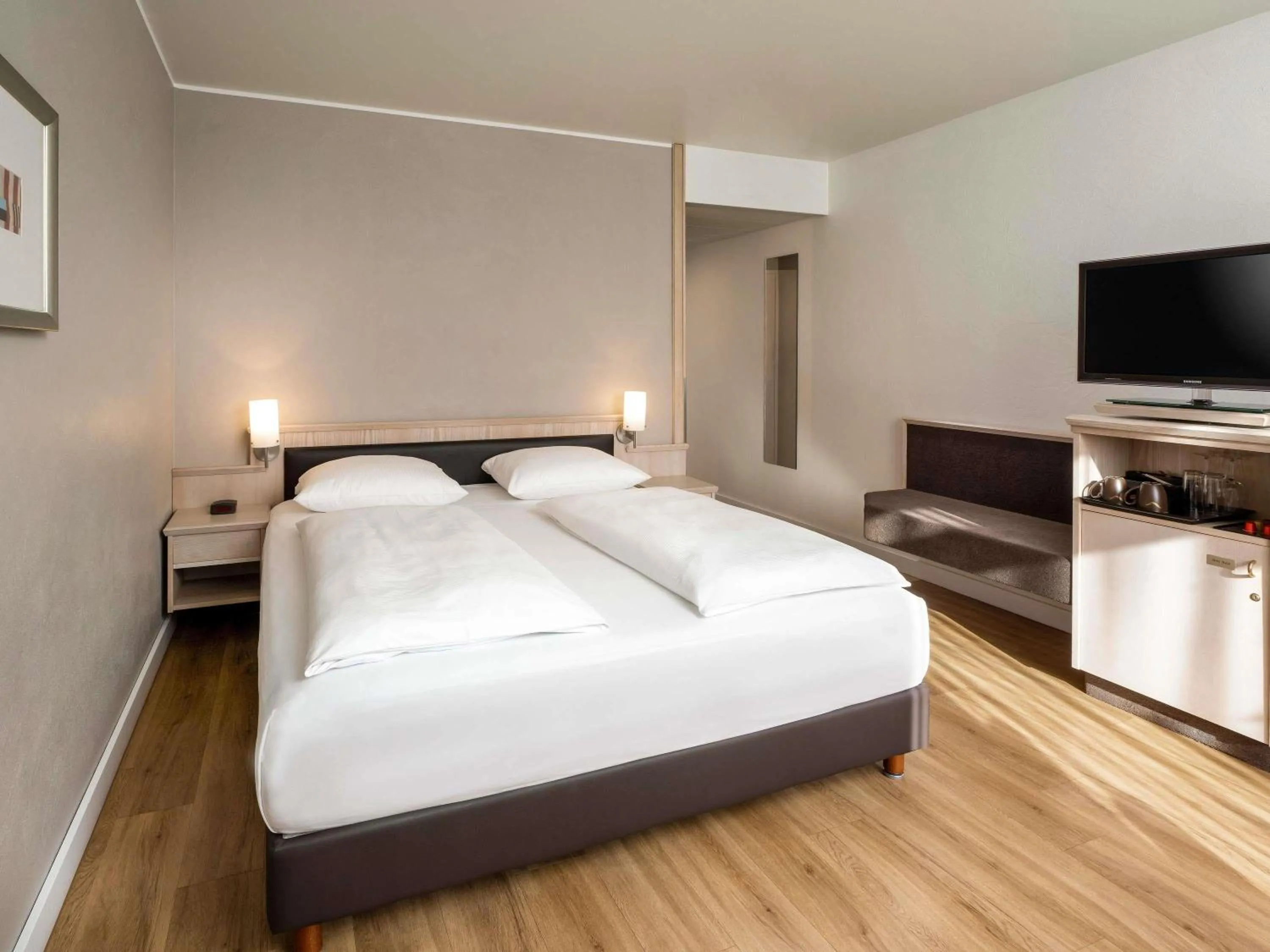 Bedroom, Bed in Mövenpick Hotel München-Airport