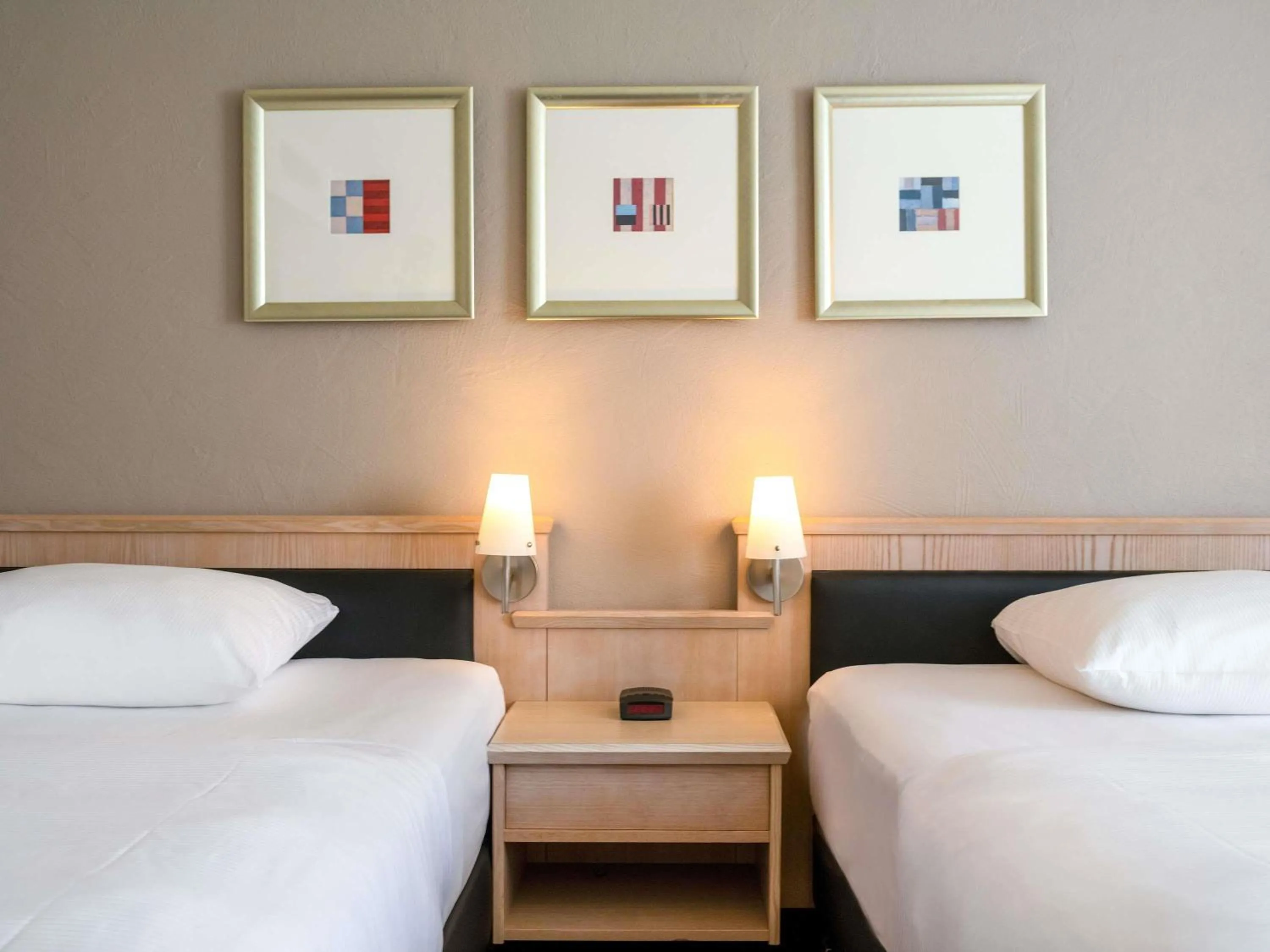 Bedroom, Bed in Mövenpick Hotel München-Airport