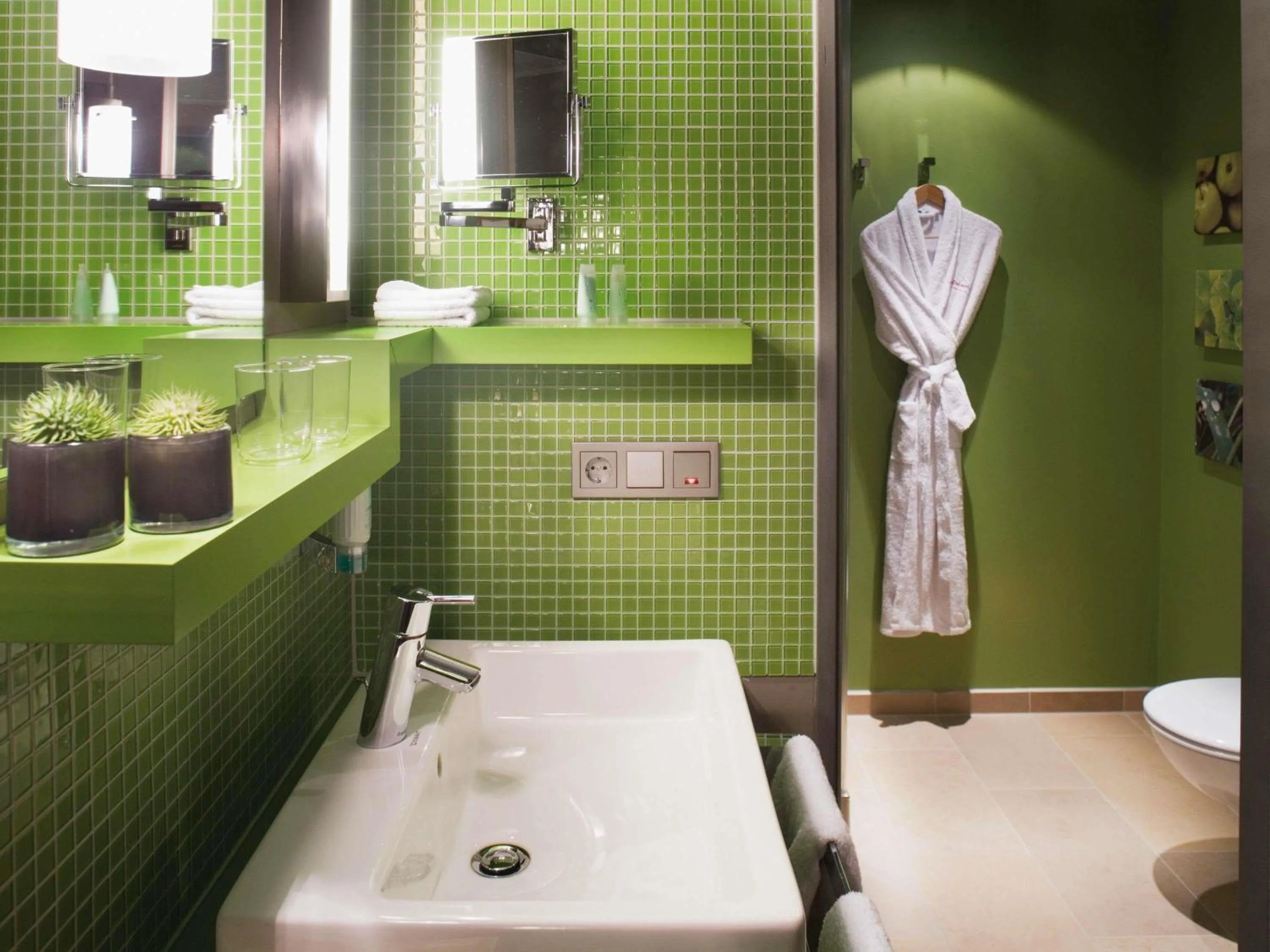 Bedroom in Mövenpick Hotel München-Airport