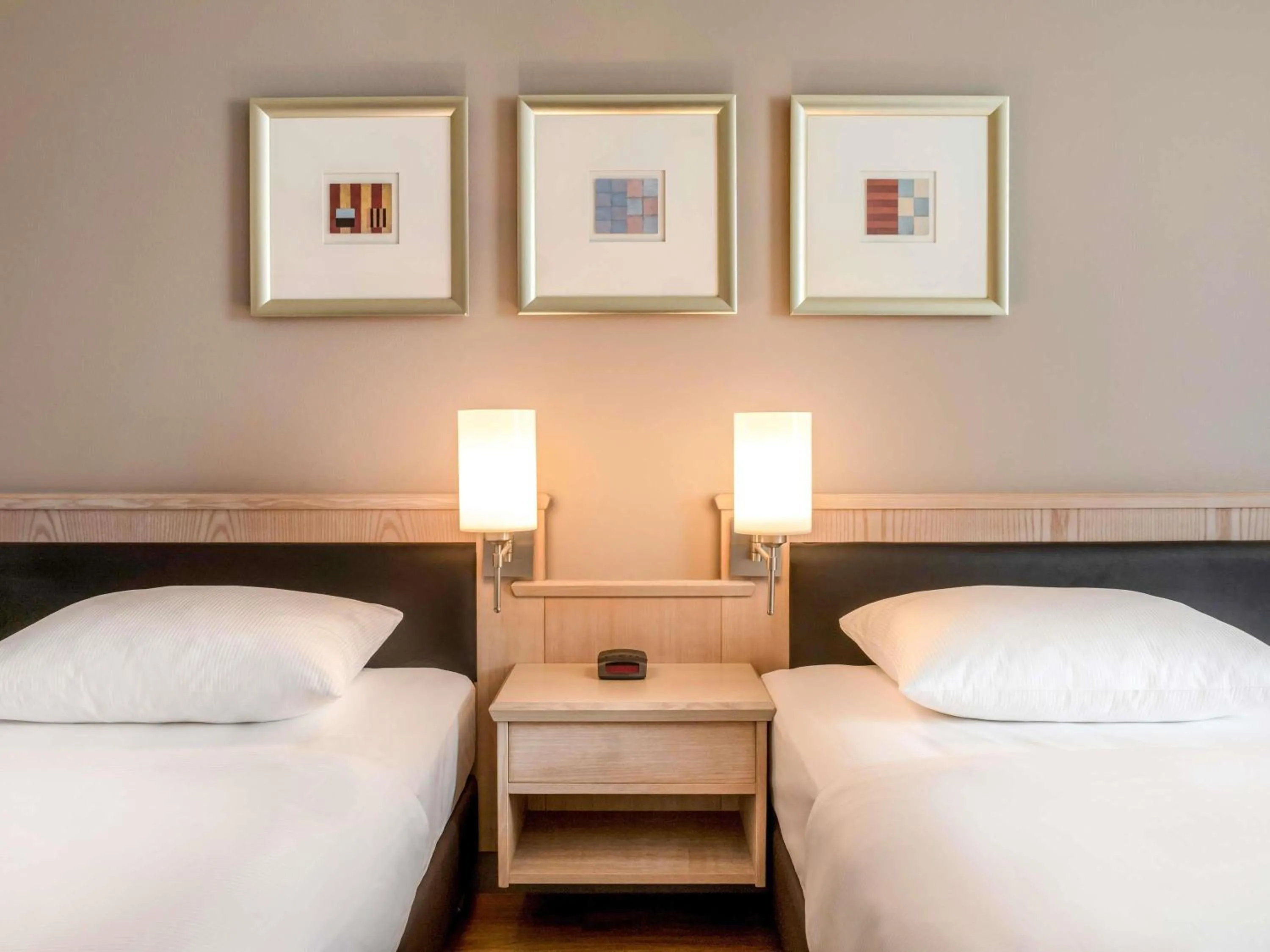 Bedroom, Bed in Mövenpick Hotel München-Airport