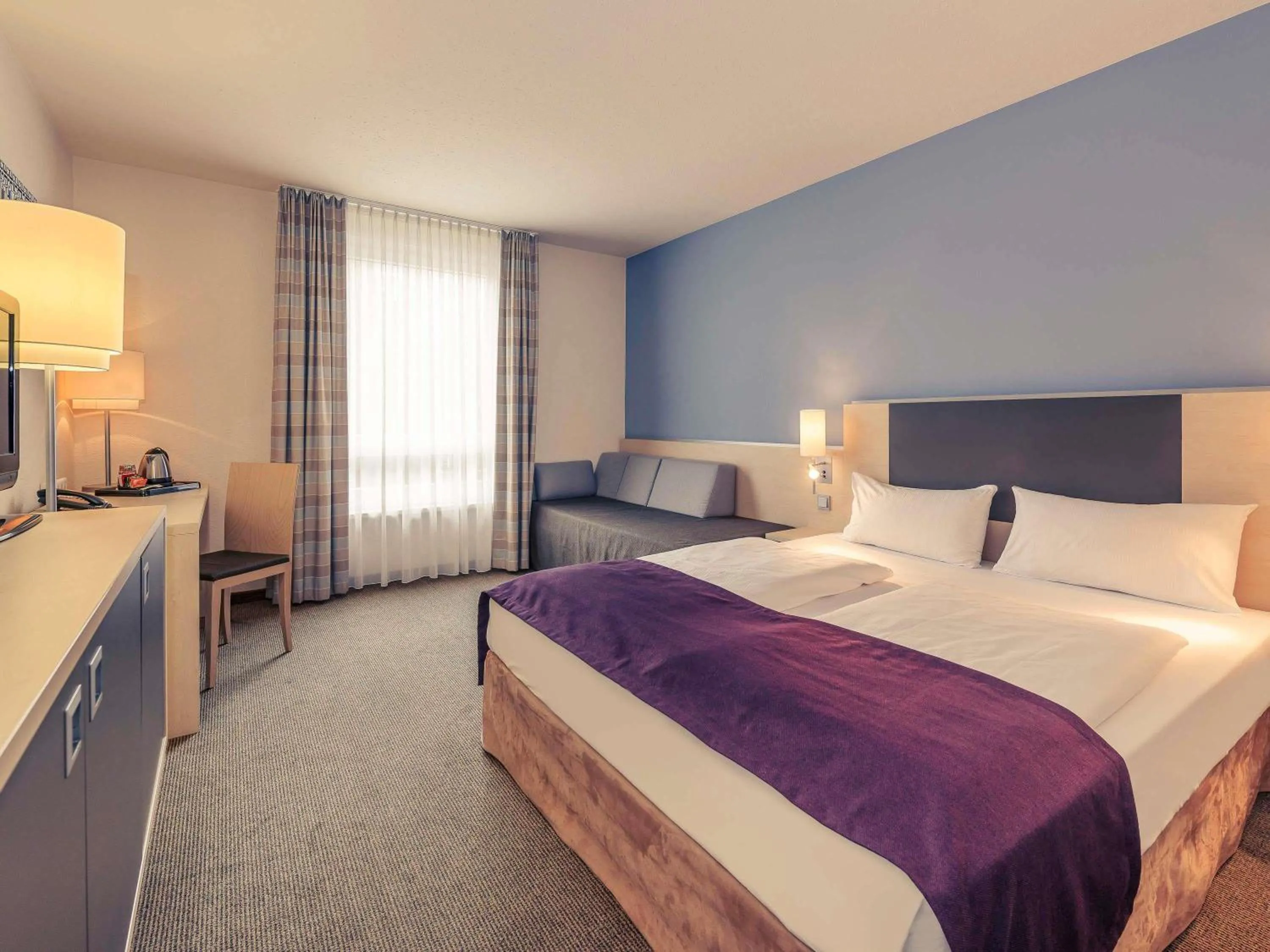 Property building, Bed in Mercure Hotel Berlin City West