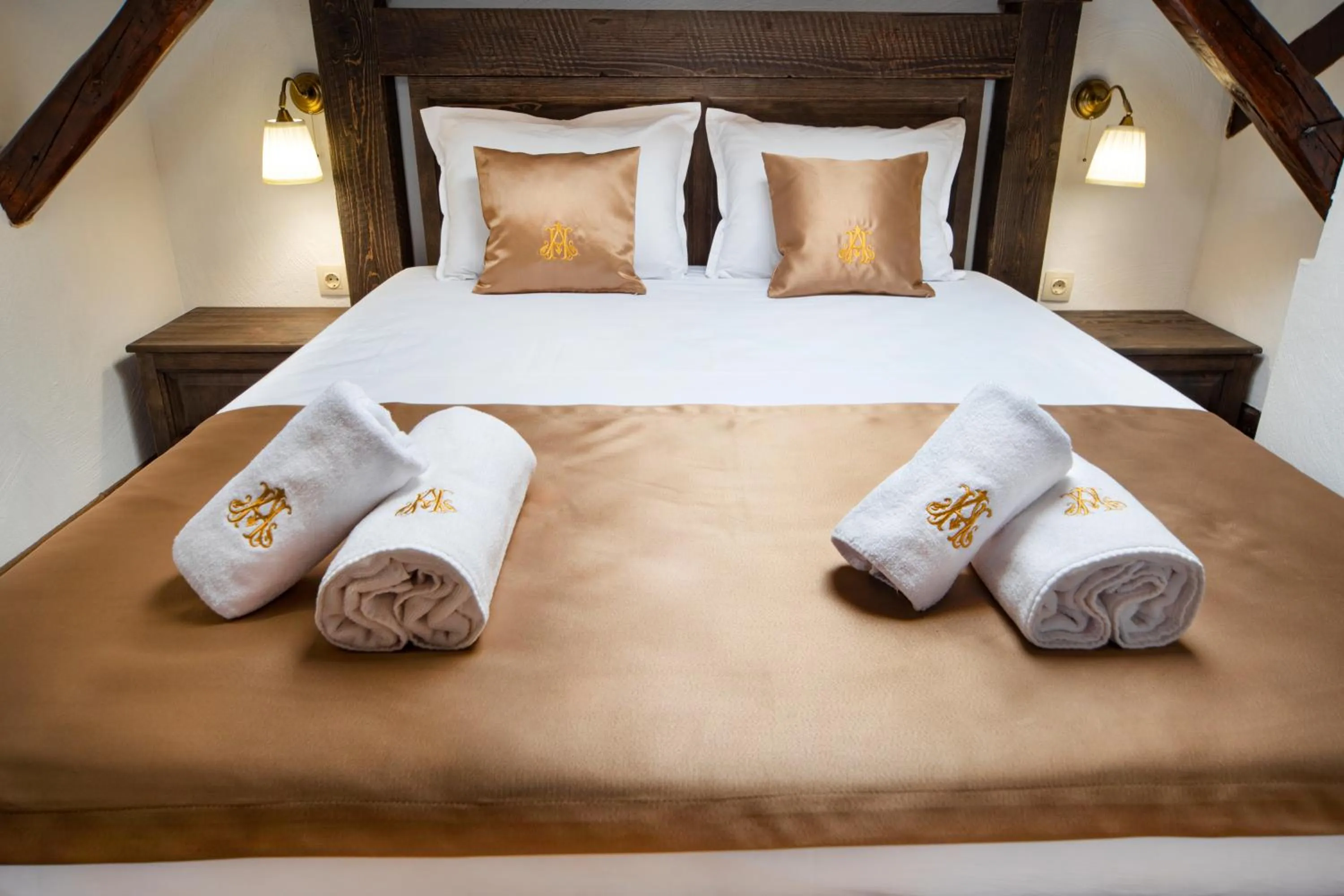 Bed in Hotel Antique - free private parking