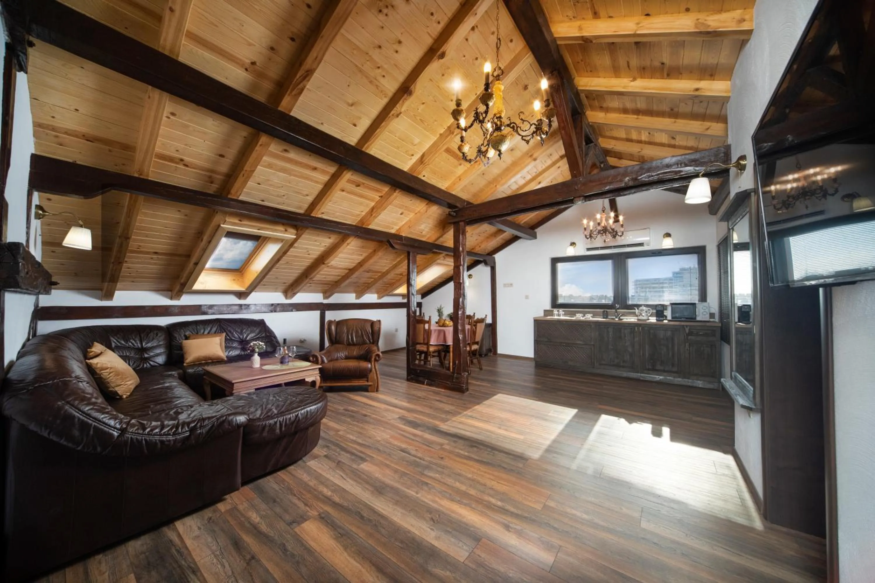 TV and multimedia in Hotel Antique - free private parking