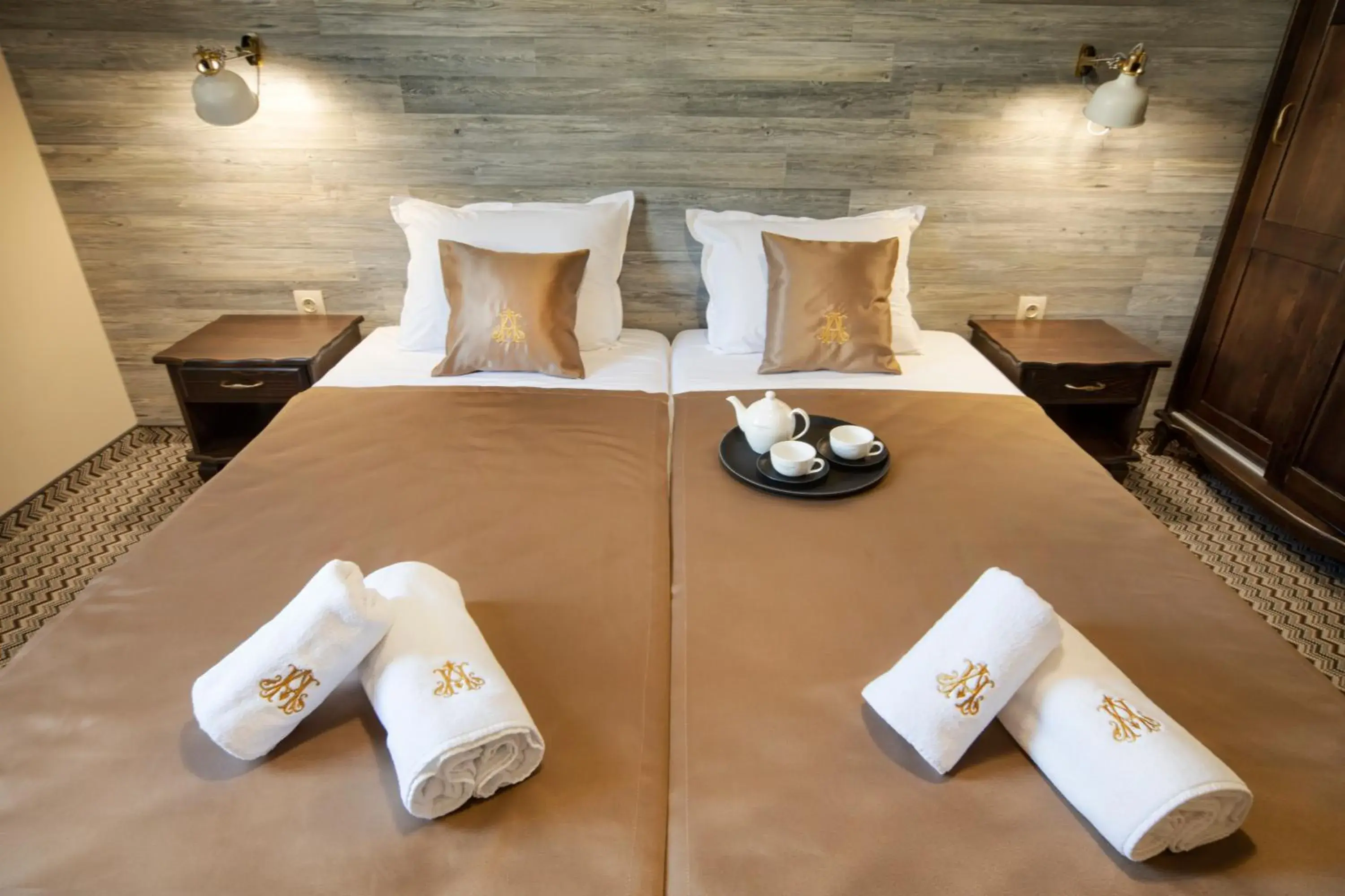 Standard Twin Room - Free Parking in Hotel Antique - free private parking Standard Twin Room - Free Parking in Hotel Antique - free private parking