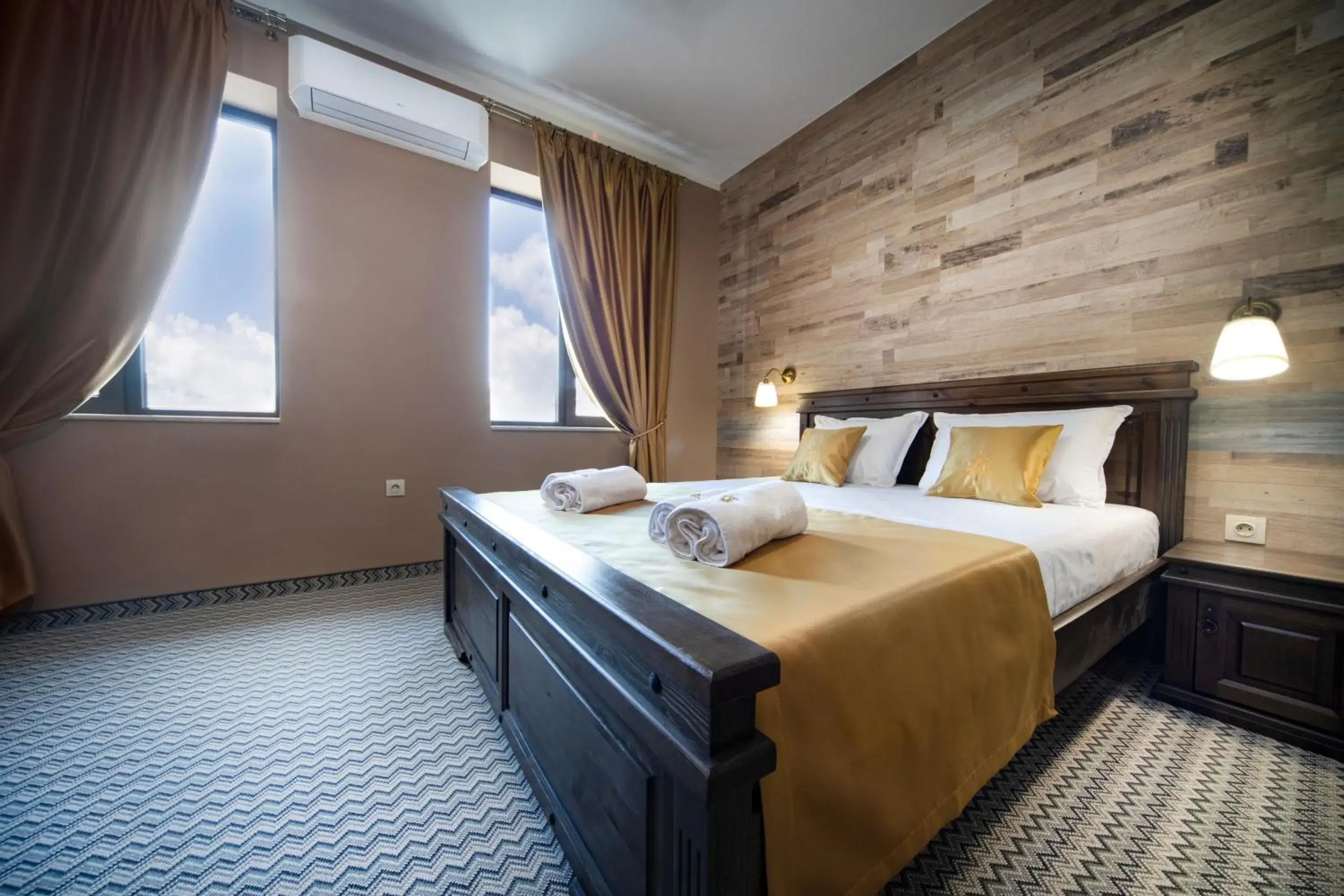 Premium Double Room - Free Parking in Hotel Antique - free private parking Premium Double Room - Free Parking in Hotel Antique - free private parking