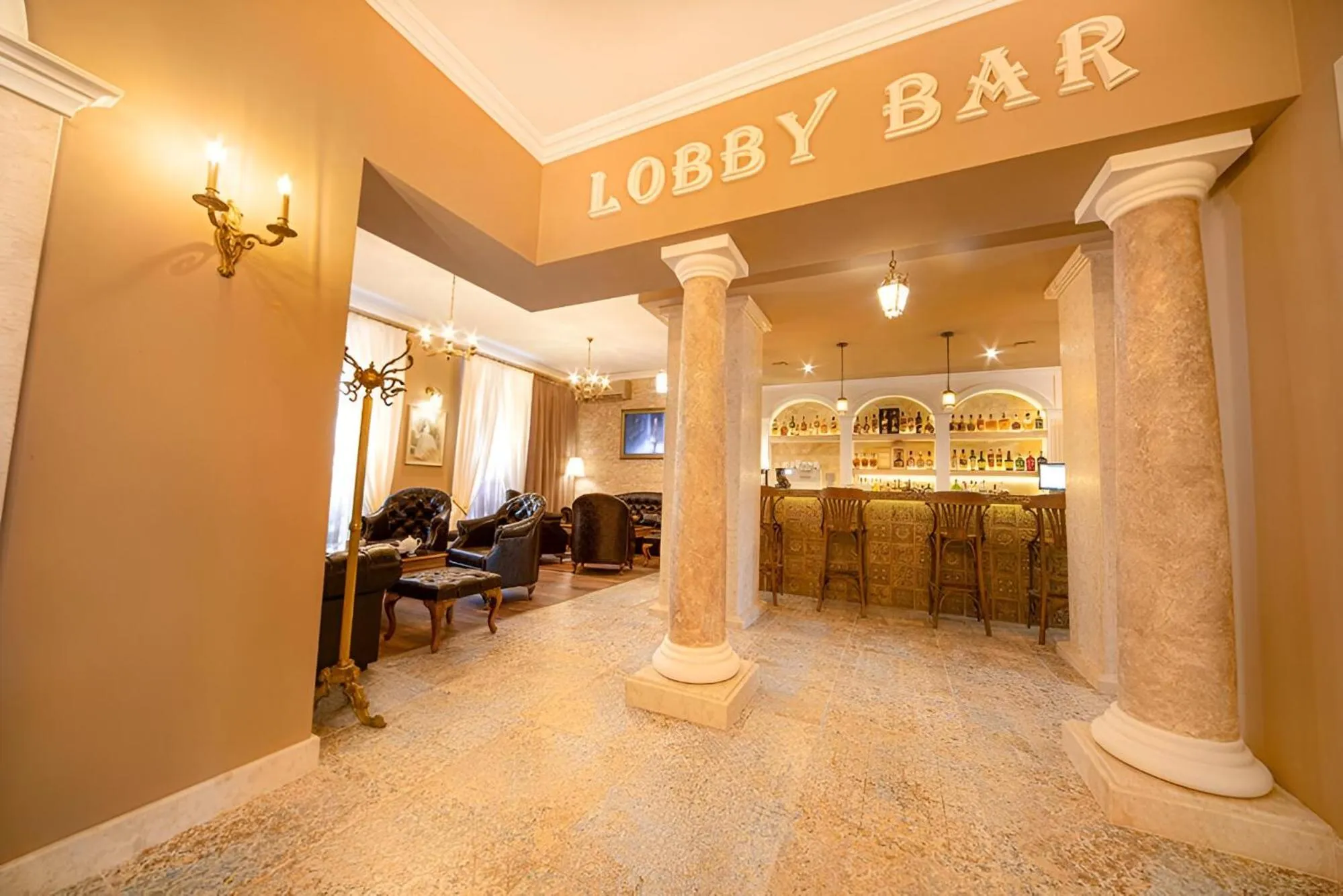 Property building in Hotel Antique - free private parking