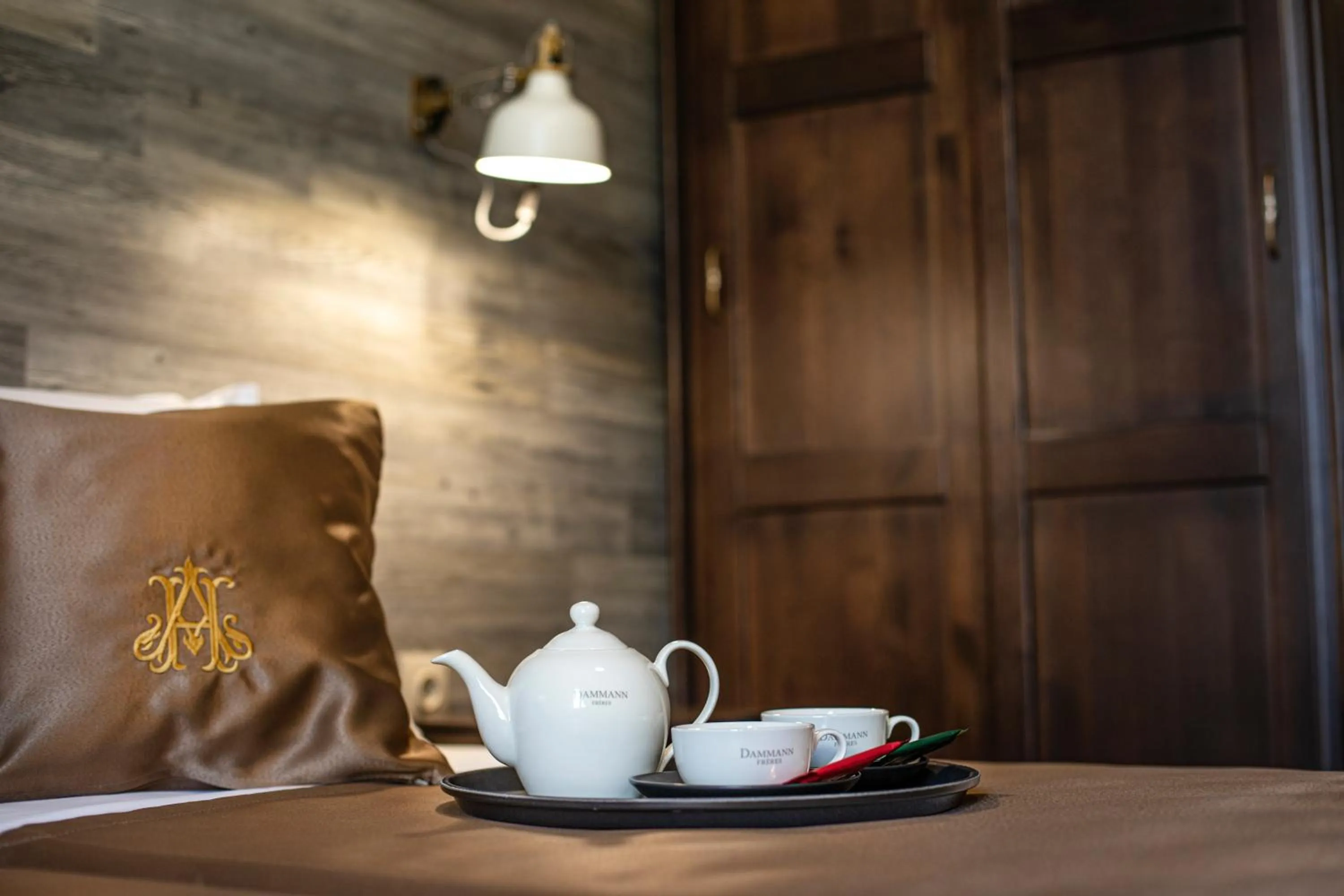 Bed in Hotel Antique - free private parking