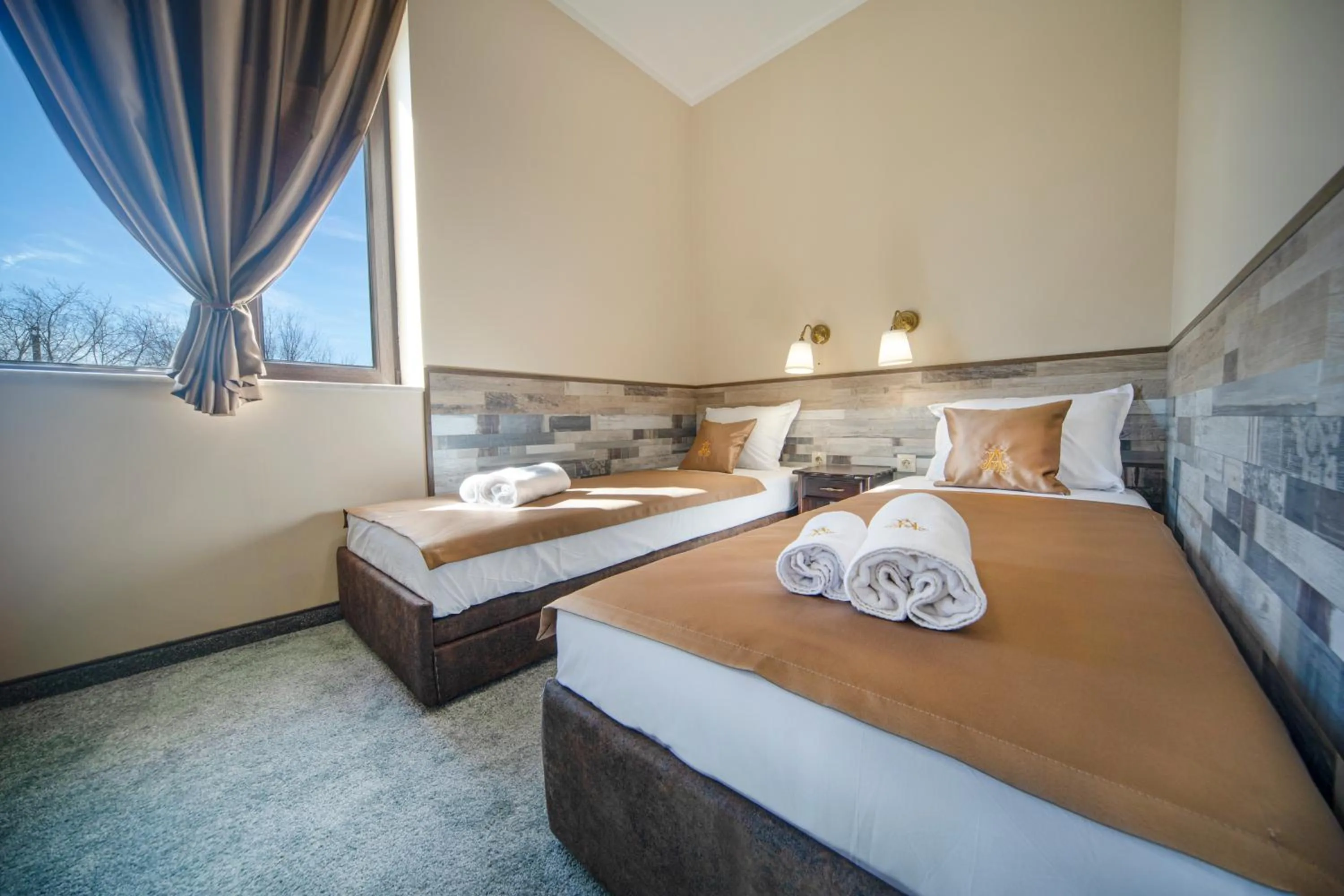 Bed in Hotel Antique - free private parking