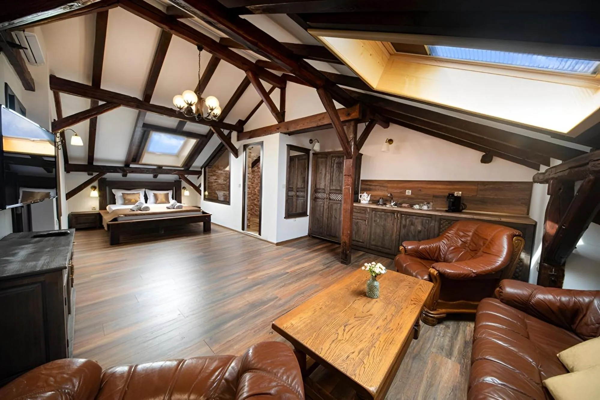 Bed in Hotel Antique - free private parking