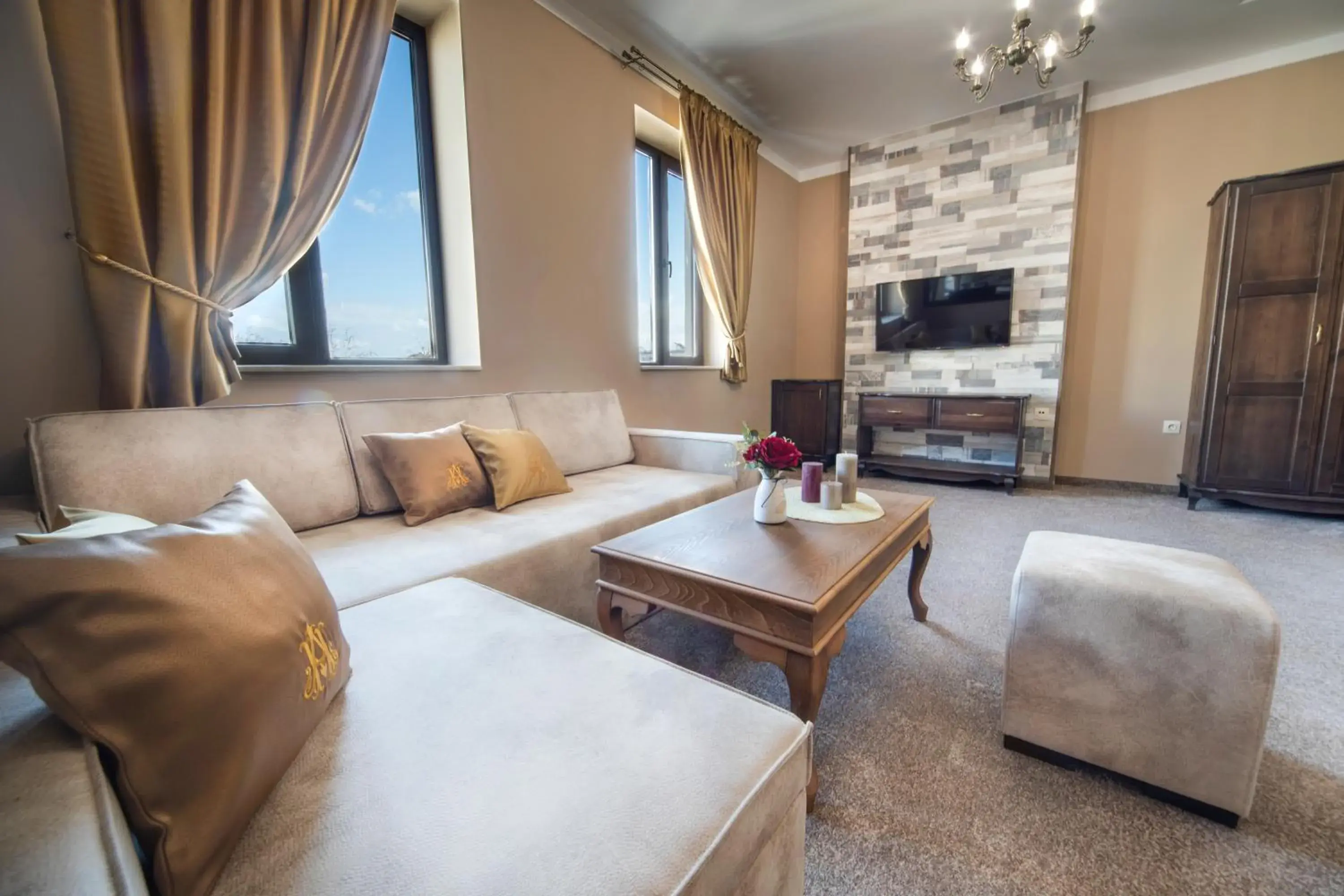 Apartment - Free Parking in Hotel Antique - free private parking Apartment - Free Parking in Hotel Antique - free private parking