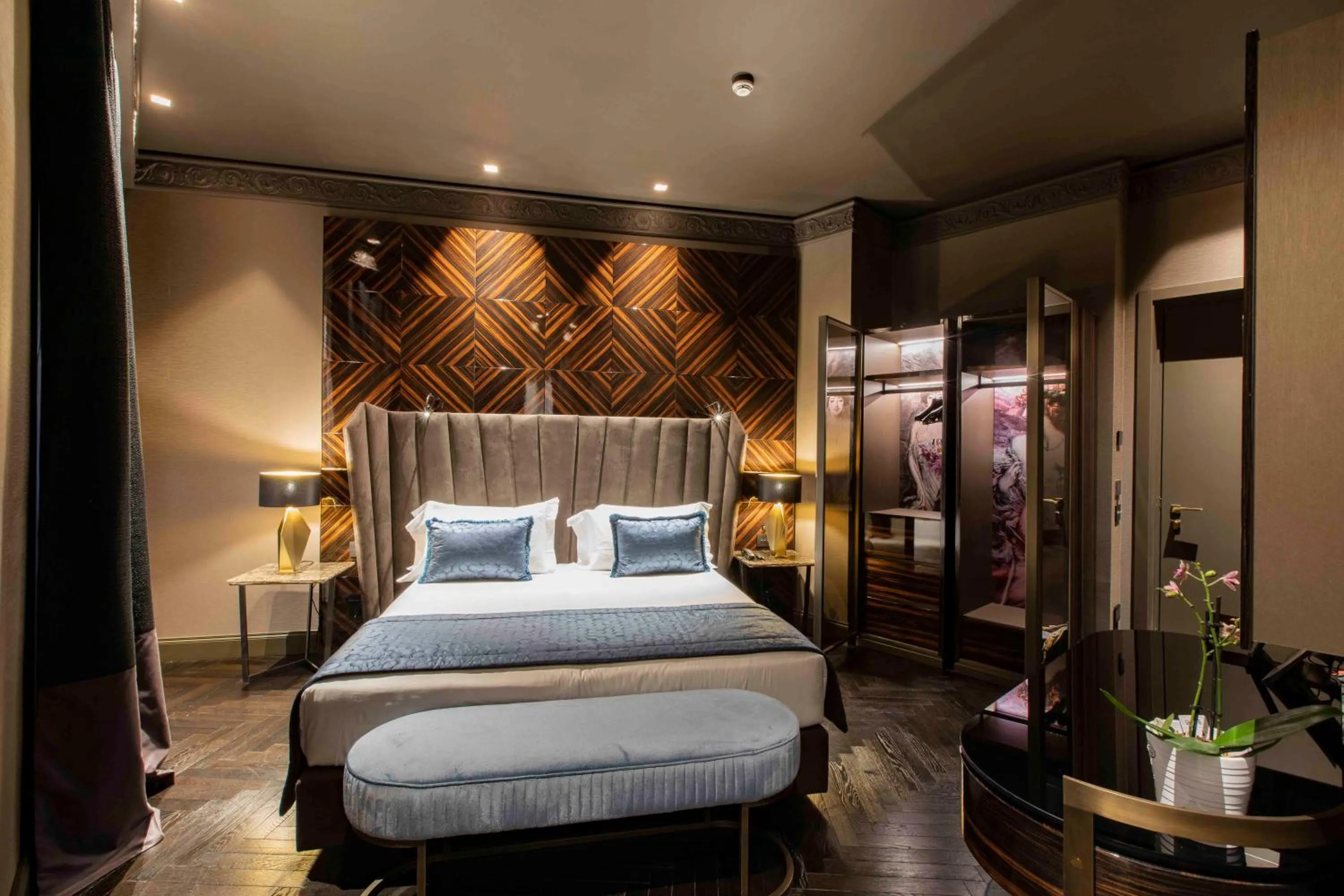 Bed in U-Visionary Roma Hotel