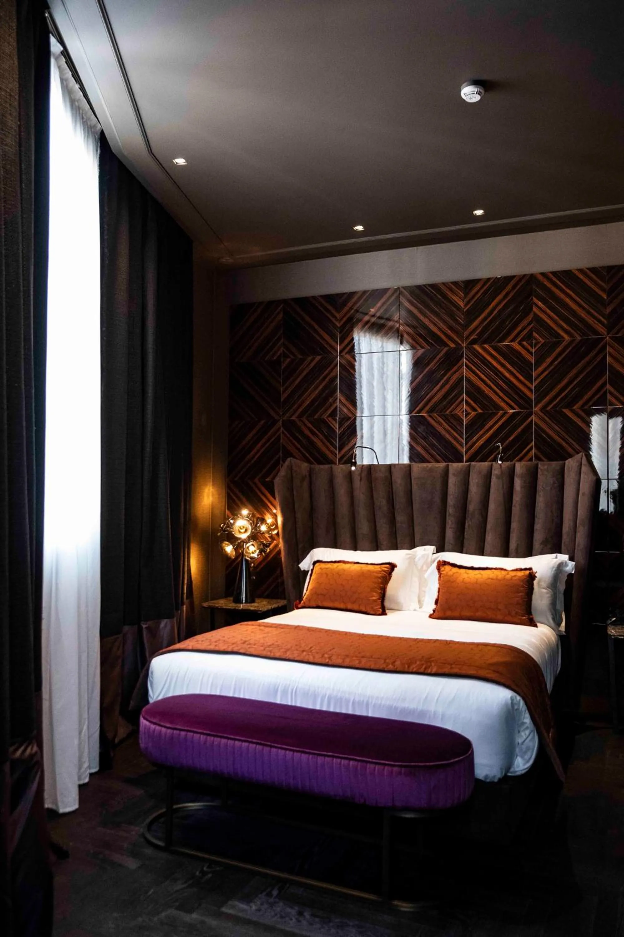 Bed in U-Visionary Roma Hotel