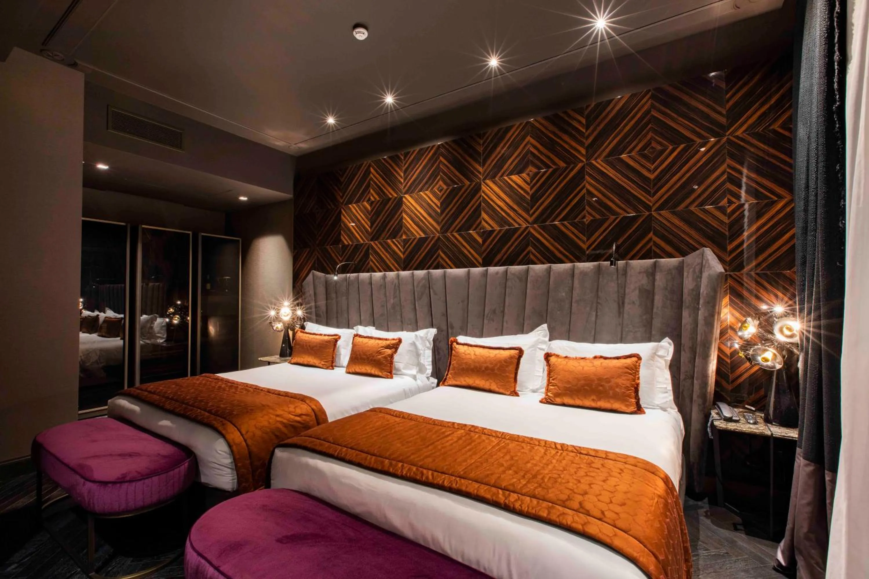 Bed in U-Visionary Roma Hotel