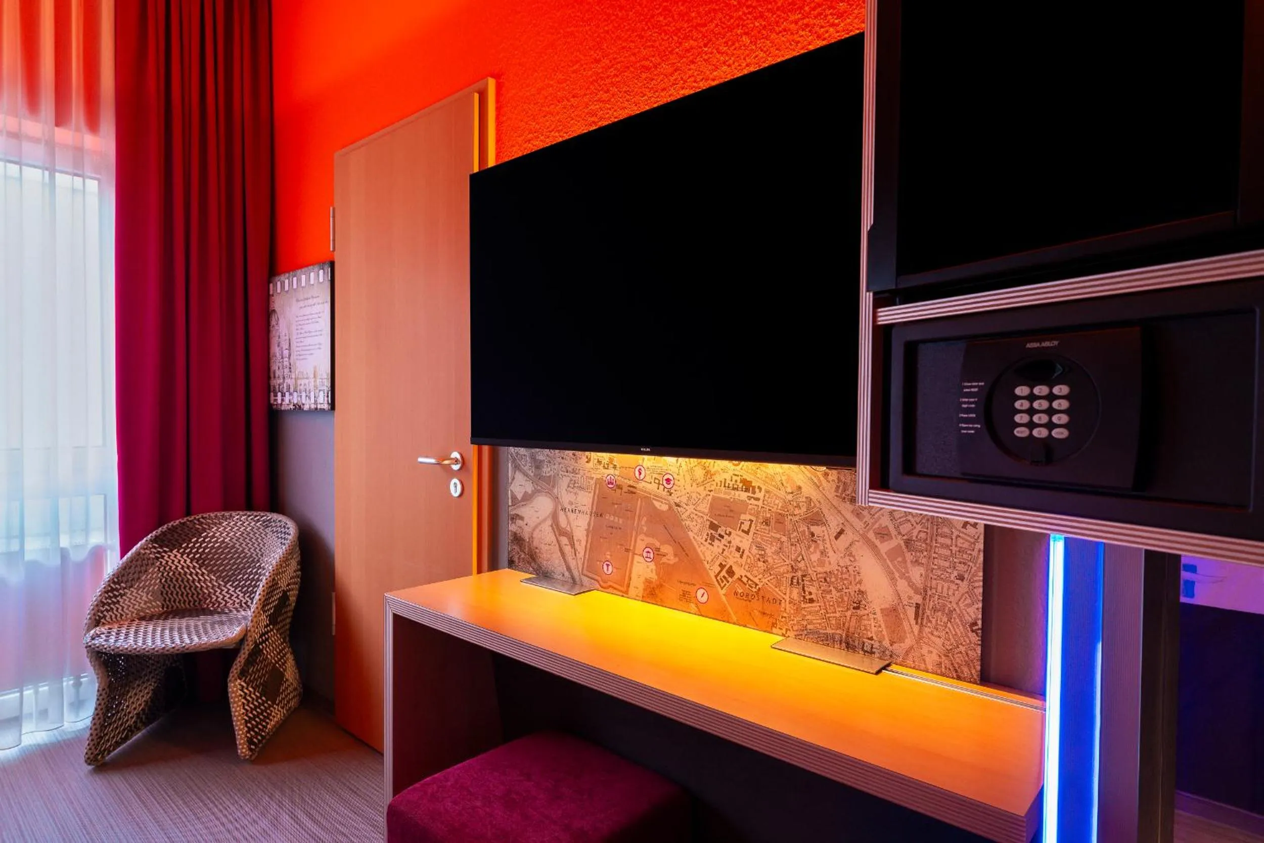 TV and multimedia, Bed in Designhotel + CongressCentrum Wienecke XI.