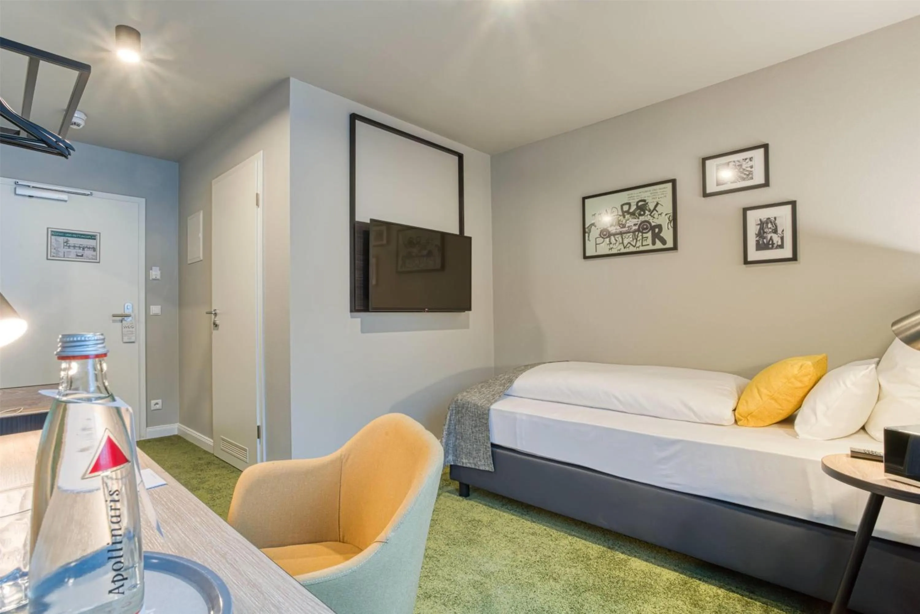 Photo of the whole room, Bed in Vienna House Easy by Wyndham Ingolstadt