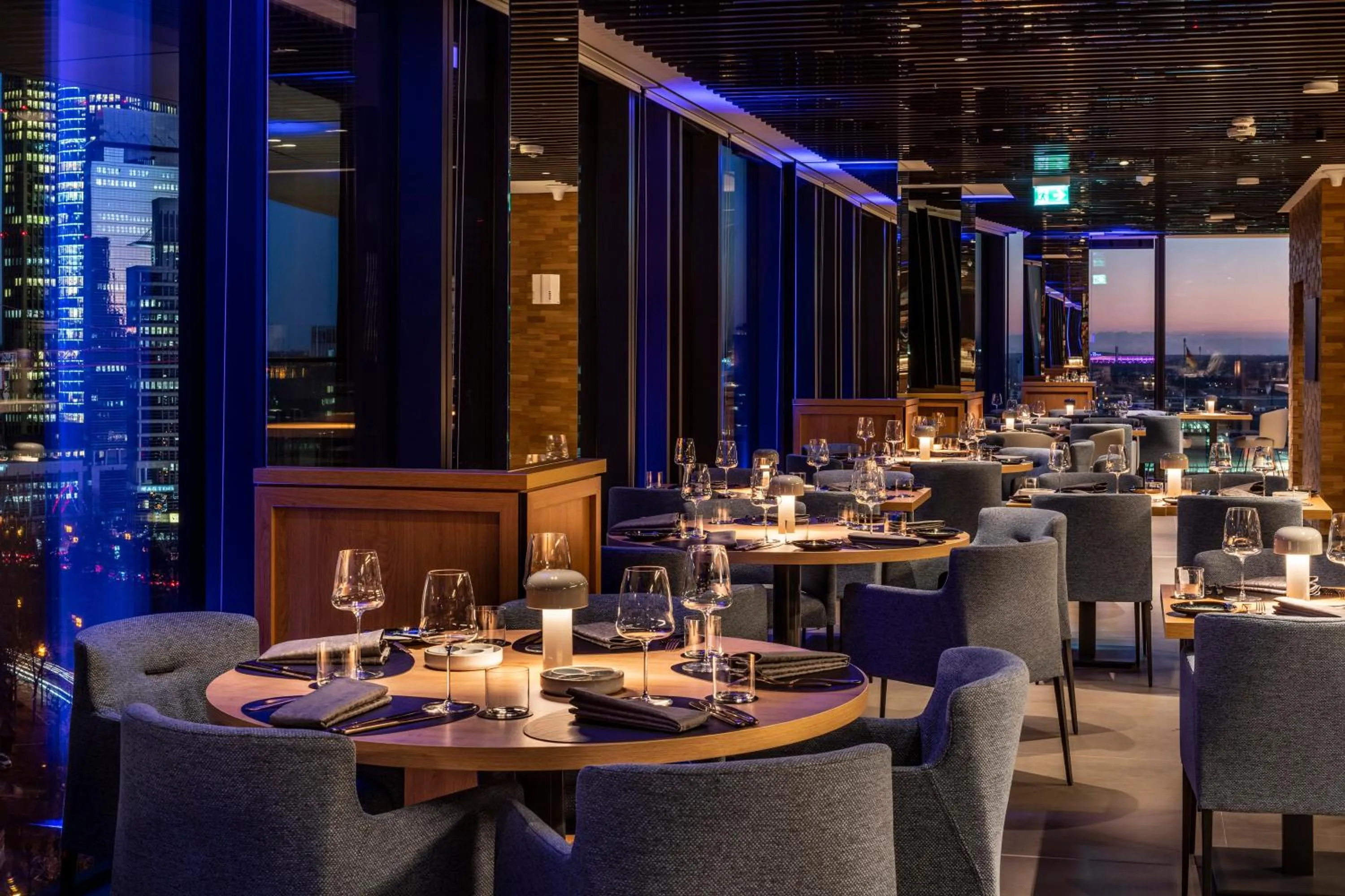 Restaurant/places to eat in Meliá Frankfurt City