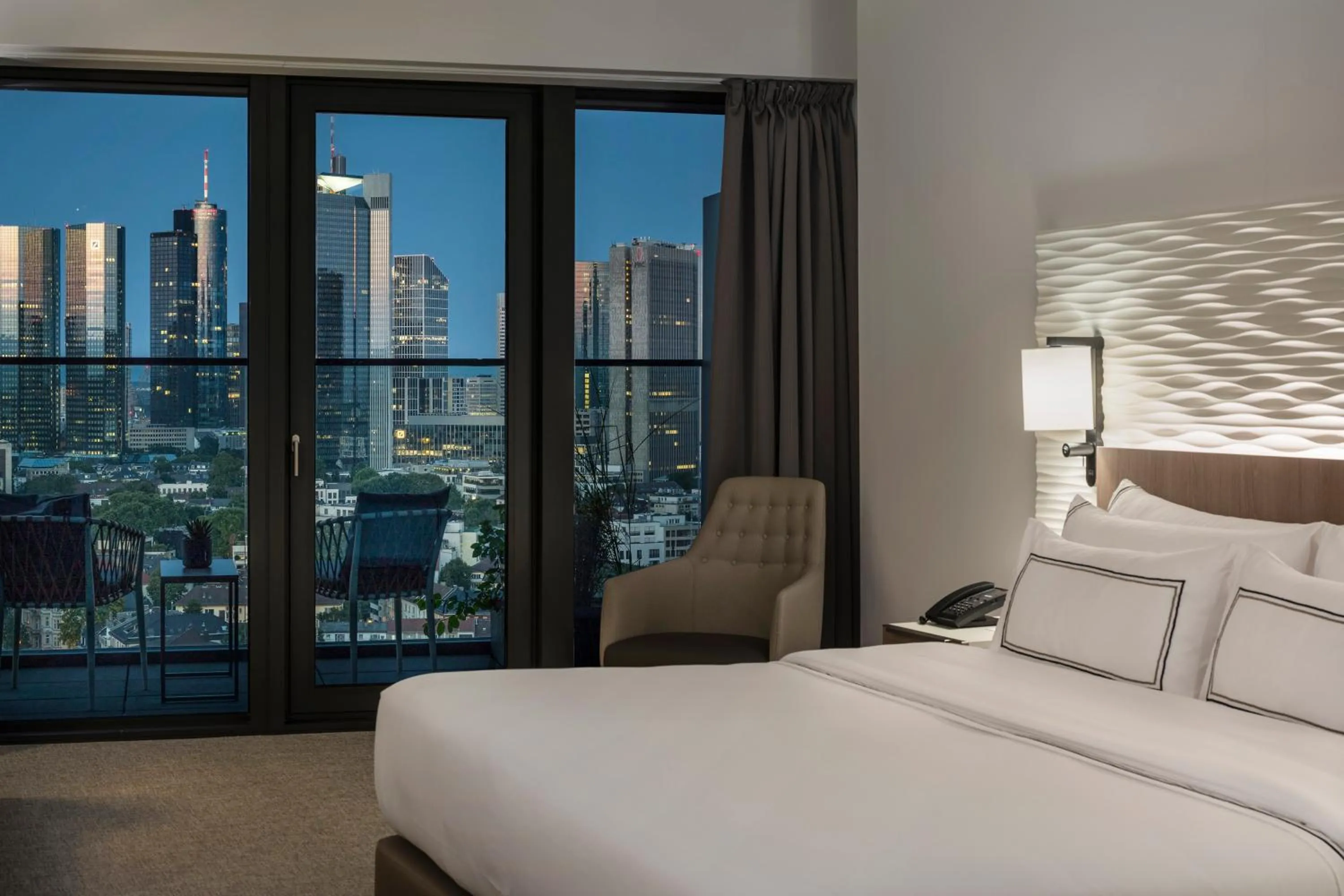 Bedroom, Bed in Meliá Frankfurt City