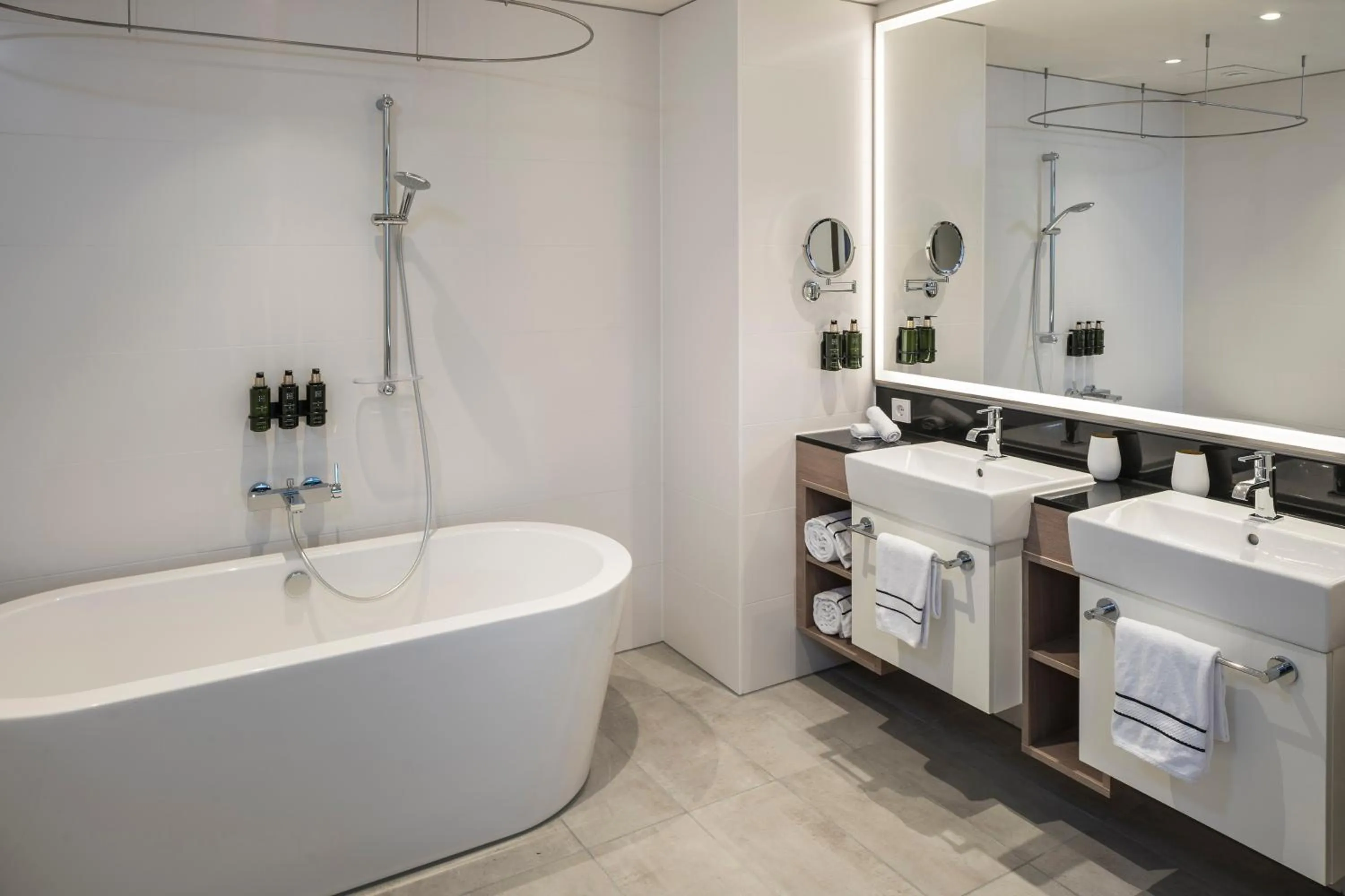 Bath in Meliá Frankfurt City