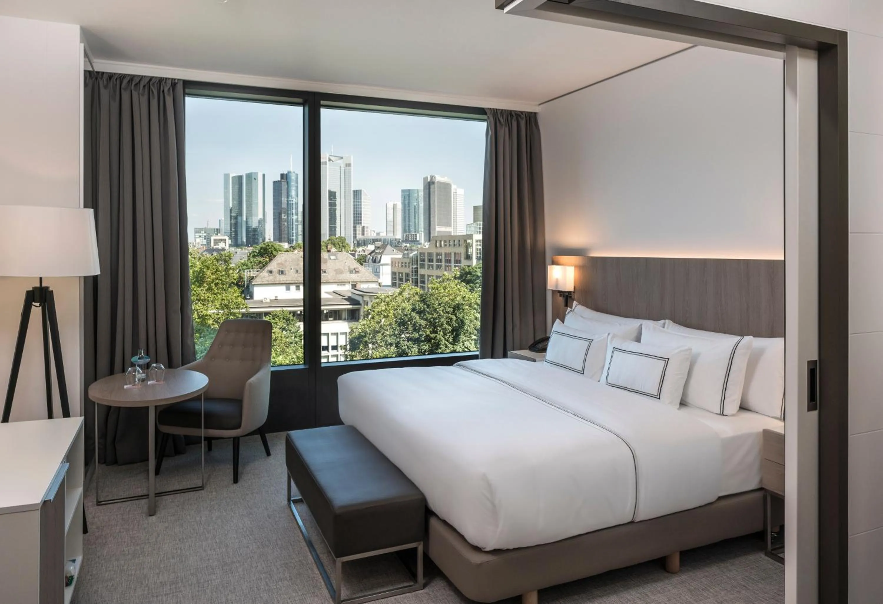 Bedroom, Bed in Meliá Frankfurt City
