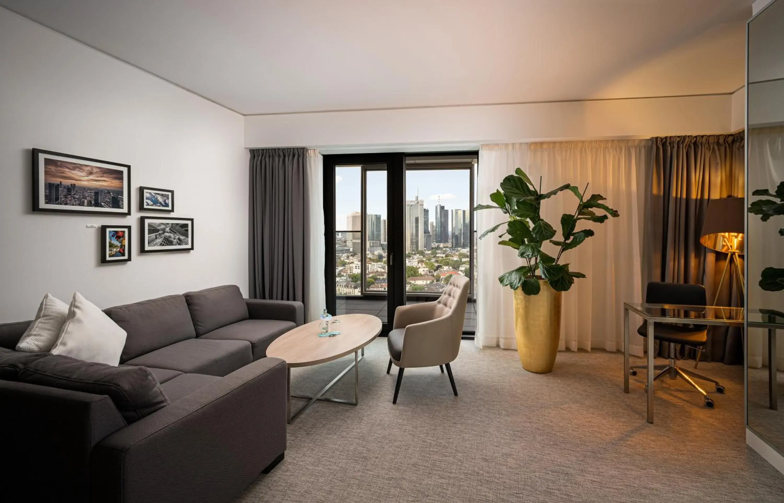 The Level Master Suite with Executive Lounge Access in Meliá Frankfurt City The Level Master Suite with Executive Lounge Access in Meliá Frankfurt City