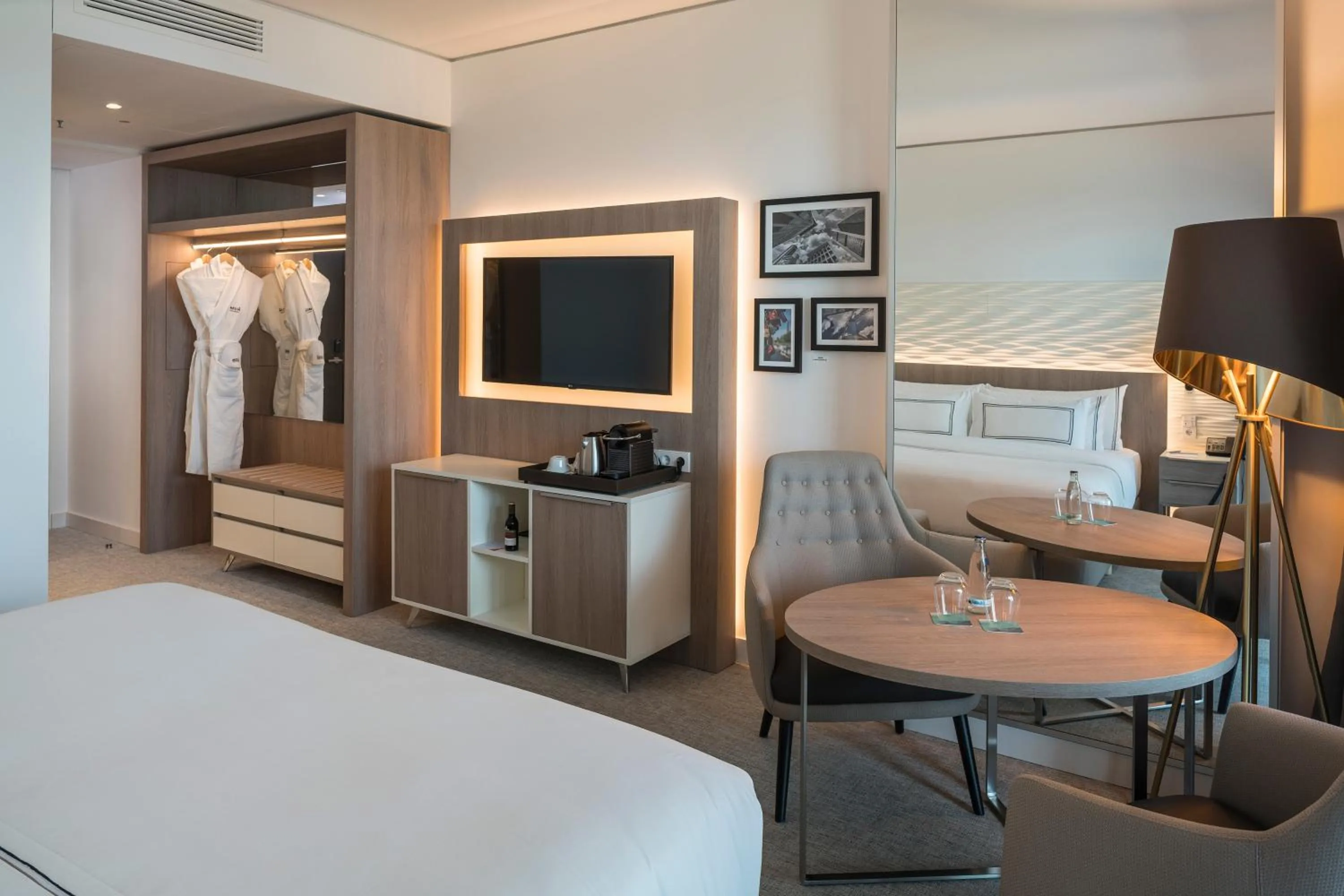 Bedroom, Bed in Meliá Frankfurt City