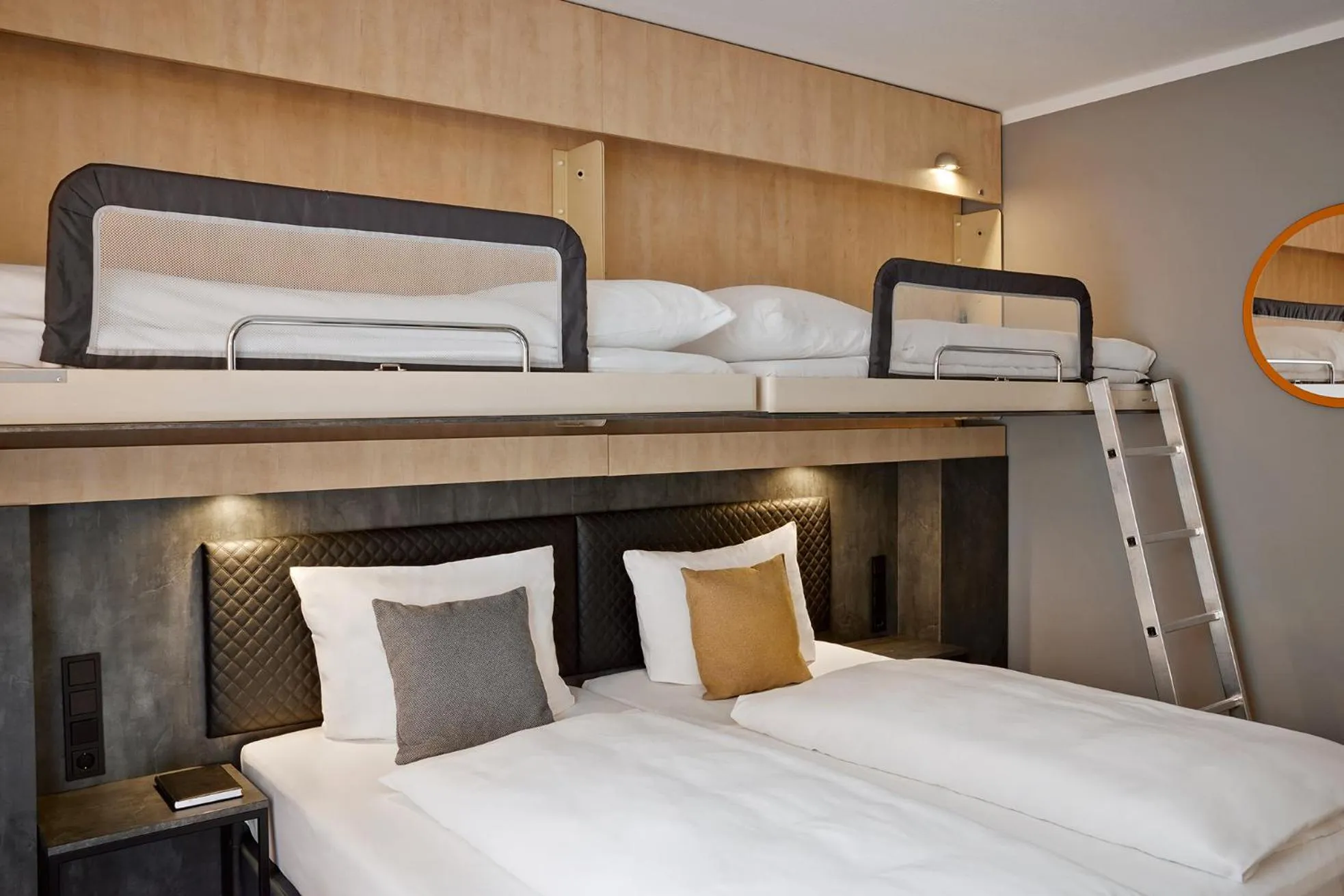 Bed in THE SCOTTY Hotel Hamburg