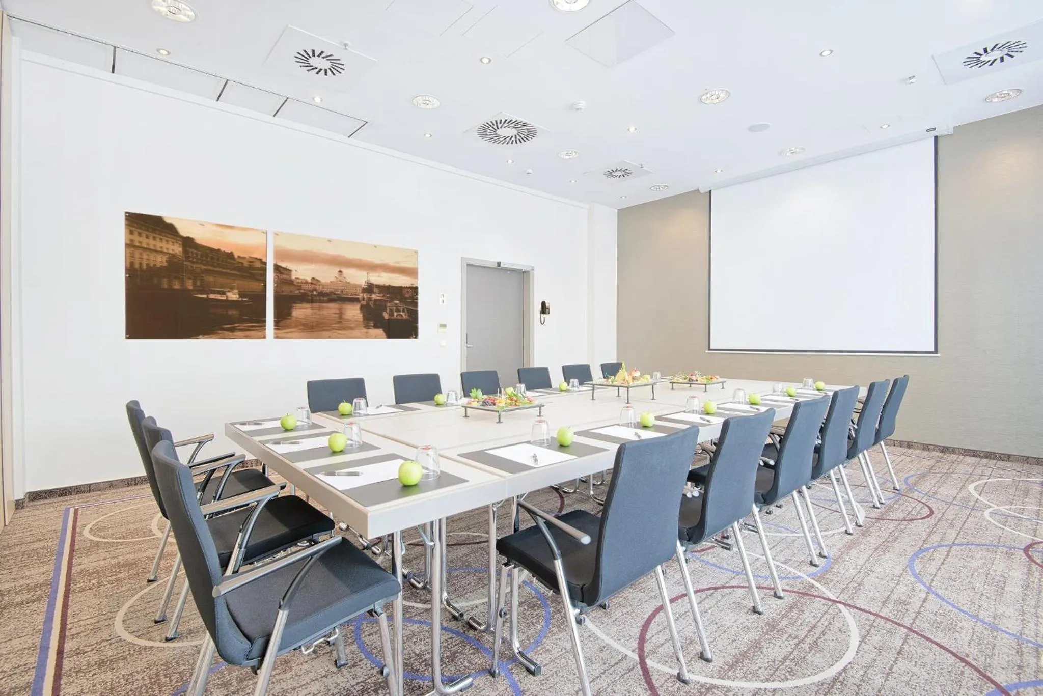 Meeting/conference room in Crowne Plaza Berlin City Centre Ku'damm by IHG