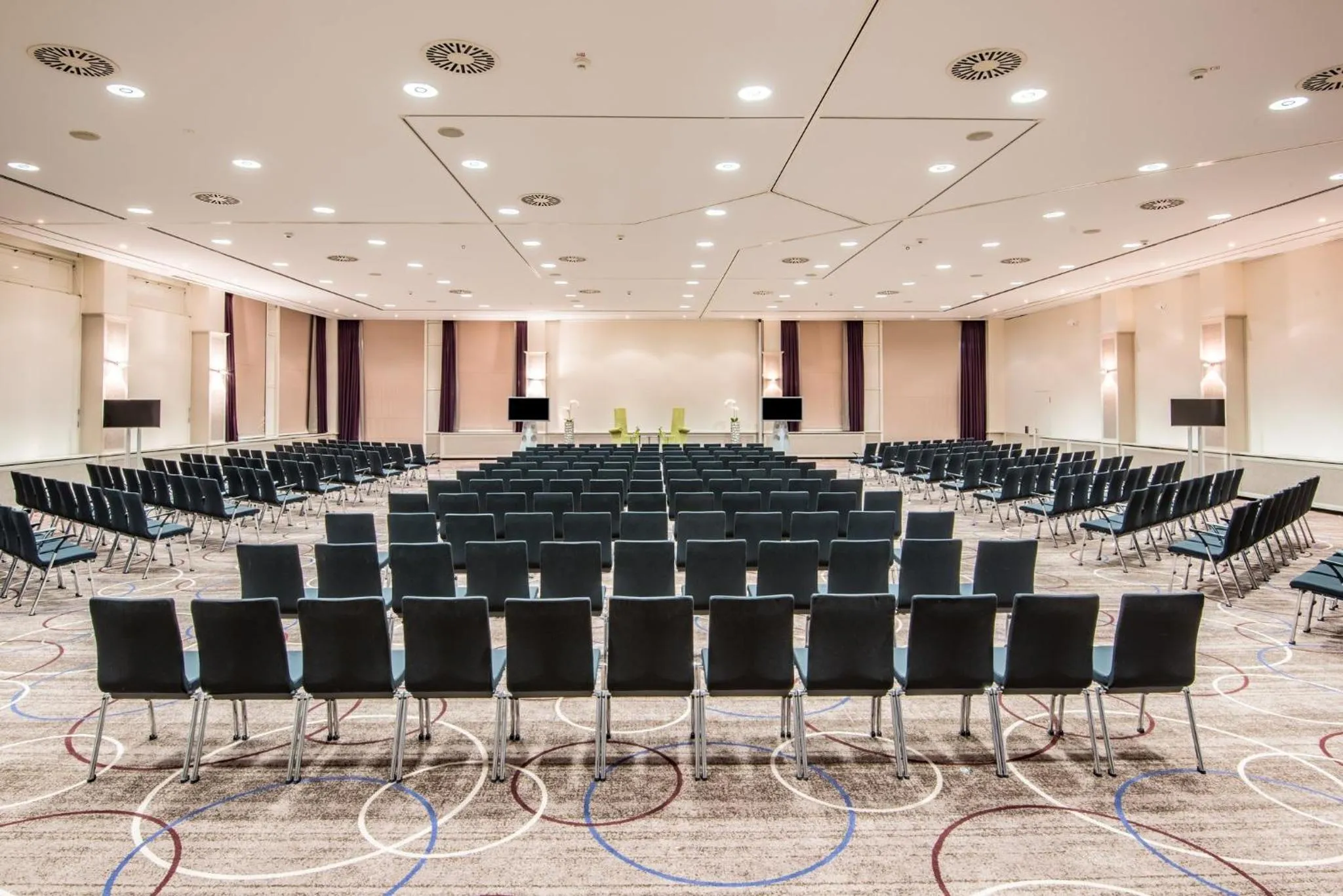 Meeting/conference room in Crowne Plaza Berlin City Centre Ku'damm by IHG