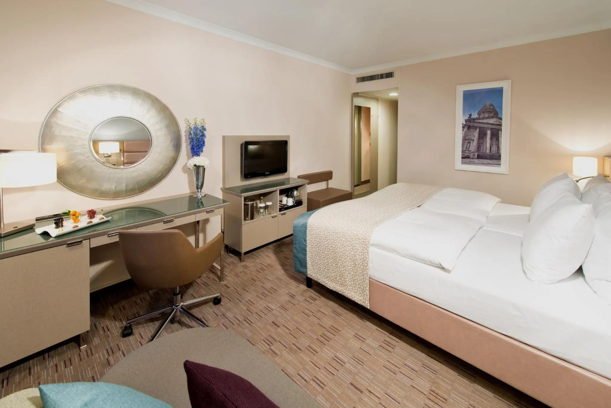 Photo of the whole room, Bed in Crowne Plaza Berlin City Centre Ku'damm by IHG