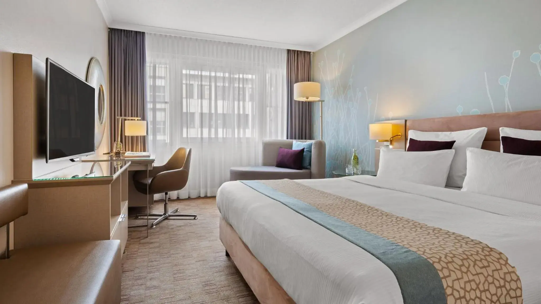 Standard King Room with City View - High Floor in Crowne Plaza Berlin City Centre Ku'damm by IHG Standard King Room with City View - High Floor in Crowne Plaza Berlin City Centre Ku'damm by IHG