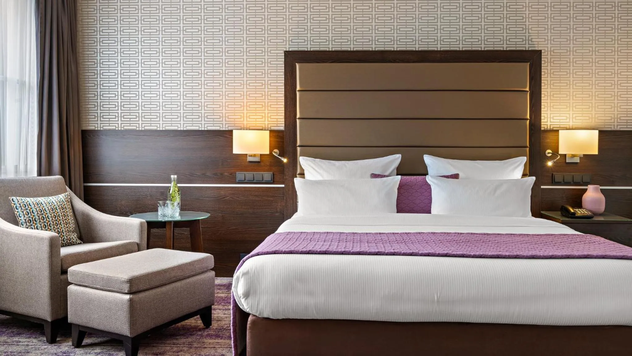 Photo of the whole room, Bed in Crowne Plaza Berlin City Centre Ku'damm by IHG