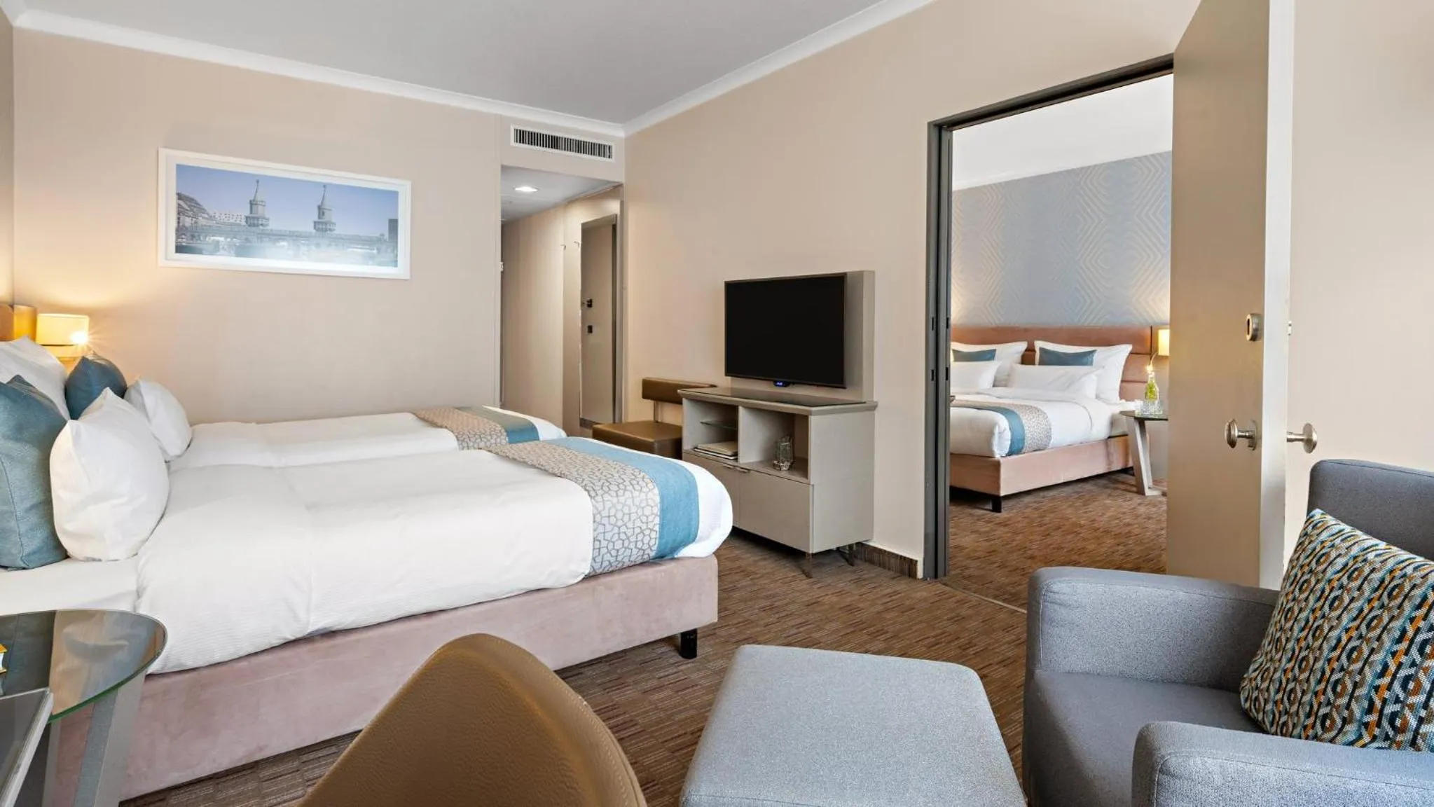 Photo of the whole room, Bed in Crowne Plaza Berlin City Centre Ku'damm by IHG