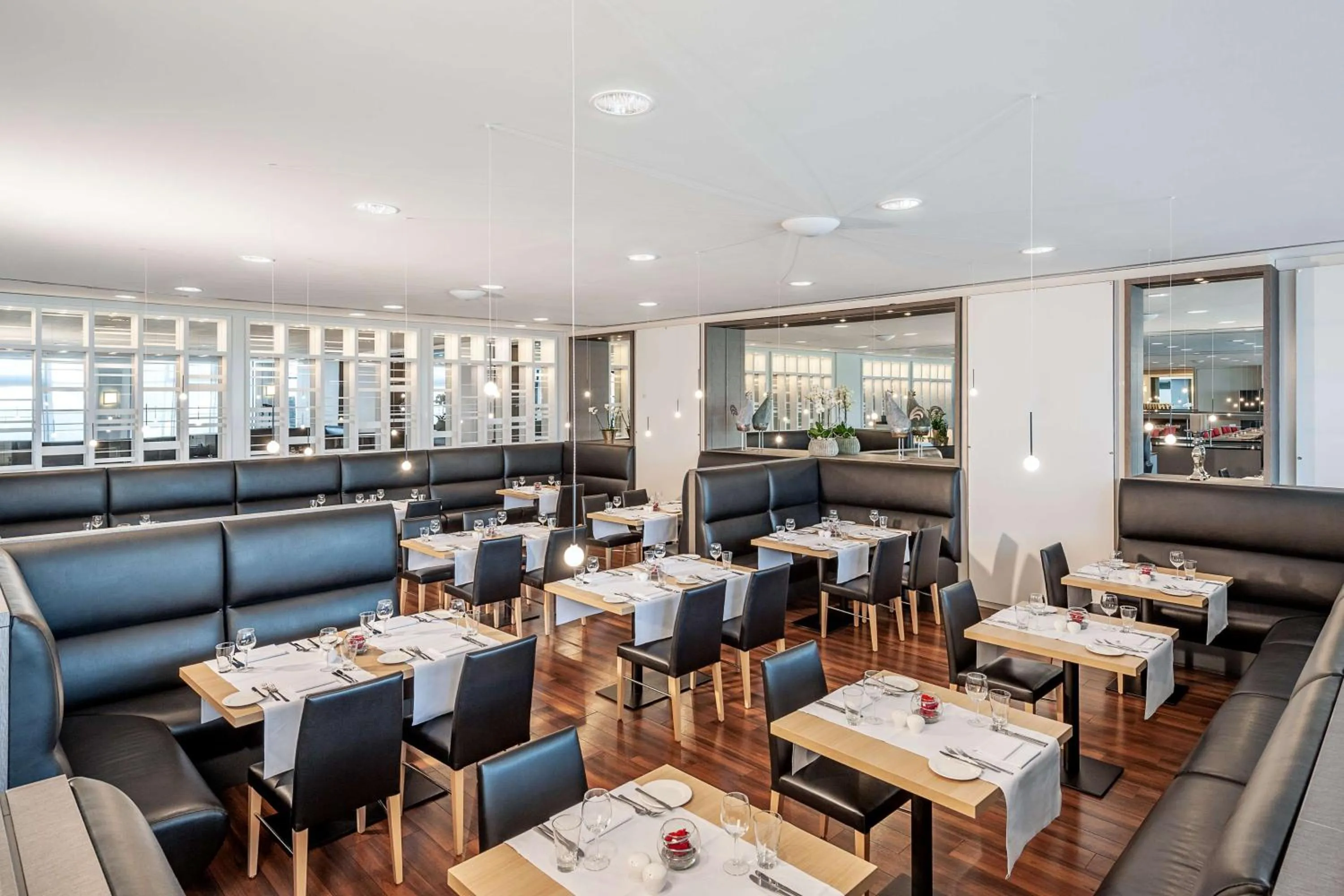 Restaurant/places to eat in NH Berlin Alexanderplatz