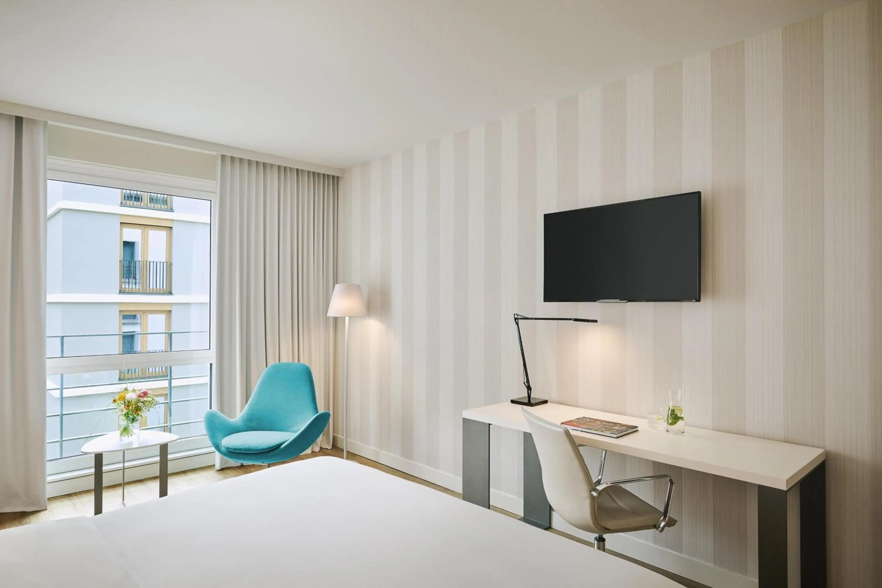 Bedroom, Bed in NH Berlin Alexanderplatz