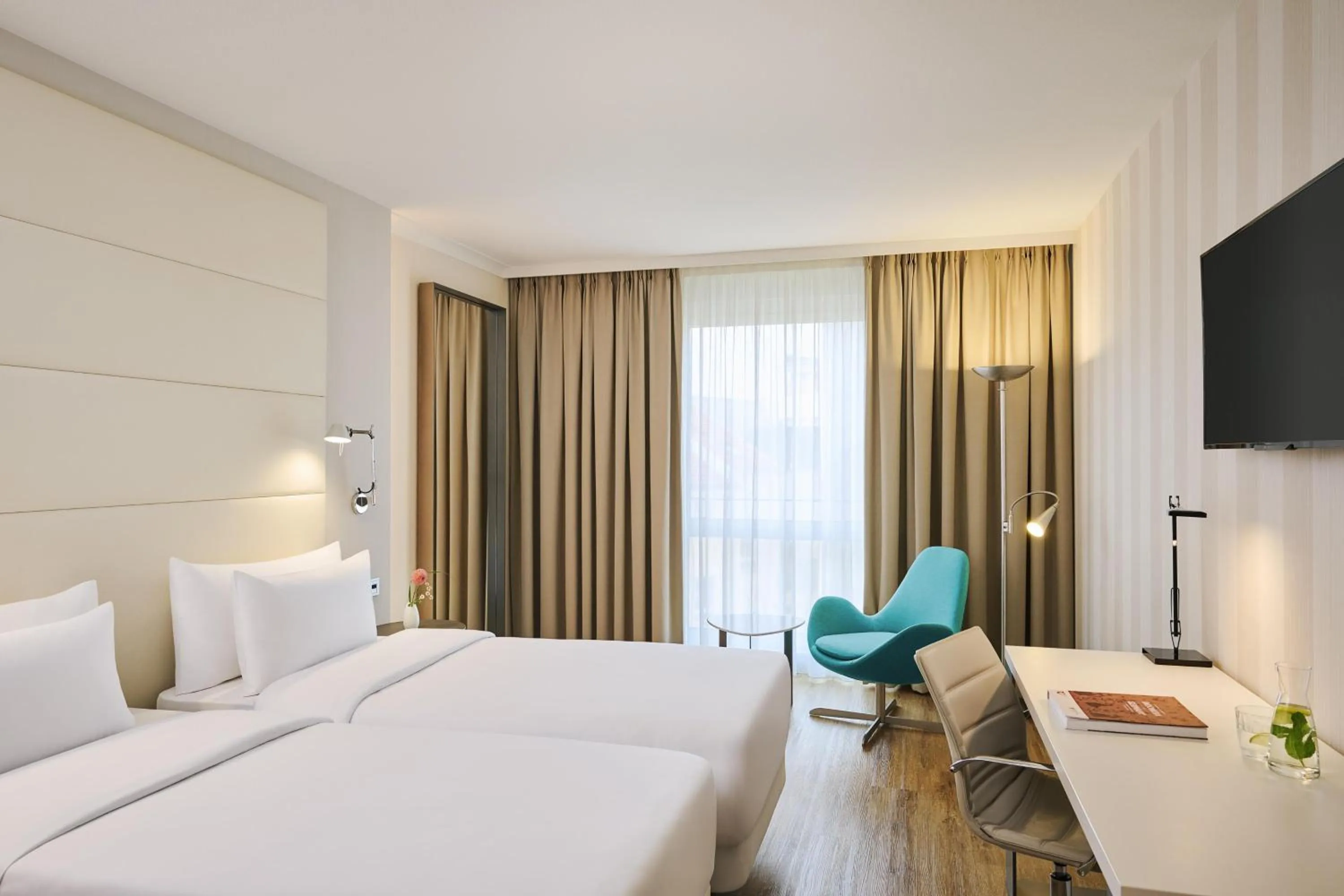 Bedroom, Bed in NH Berlin Alexanderplatz