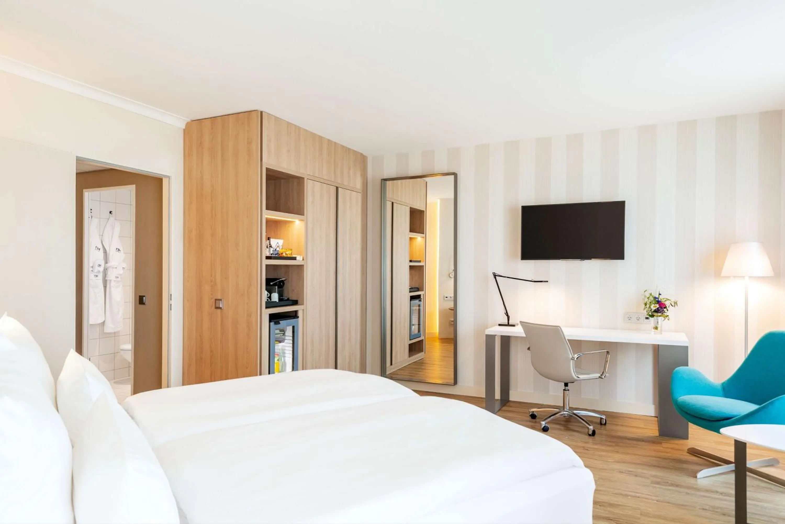 Bedroom, Bed in NH Berlin Alexanderplatz