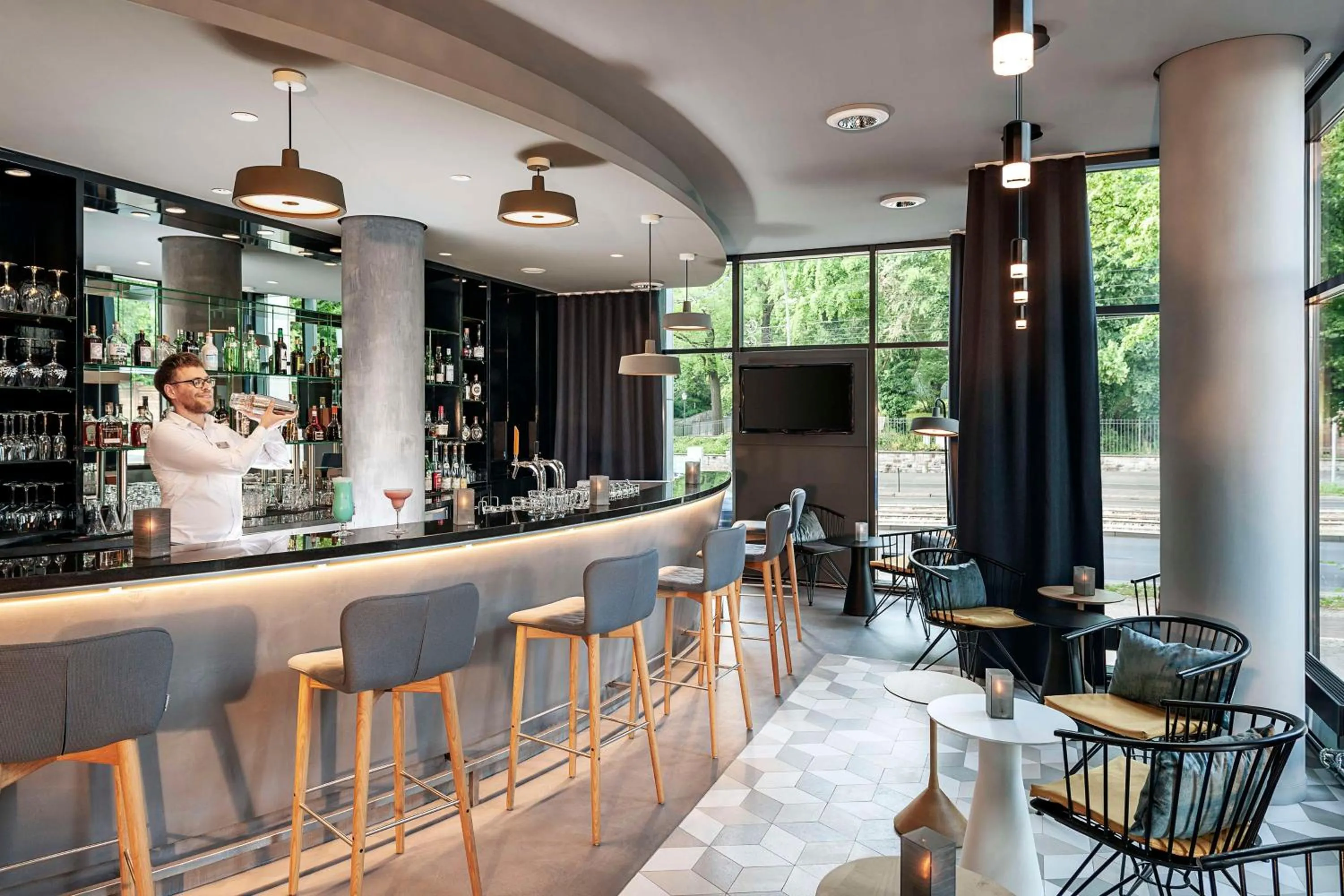 Lounge or bar in NH Berlin Alexanderplatz