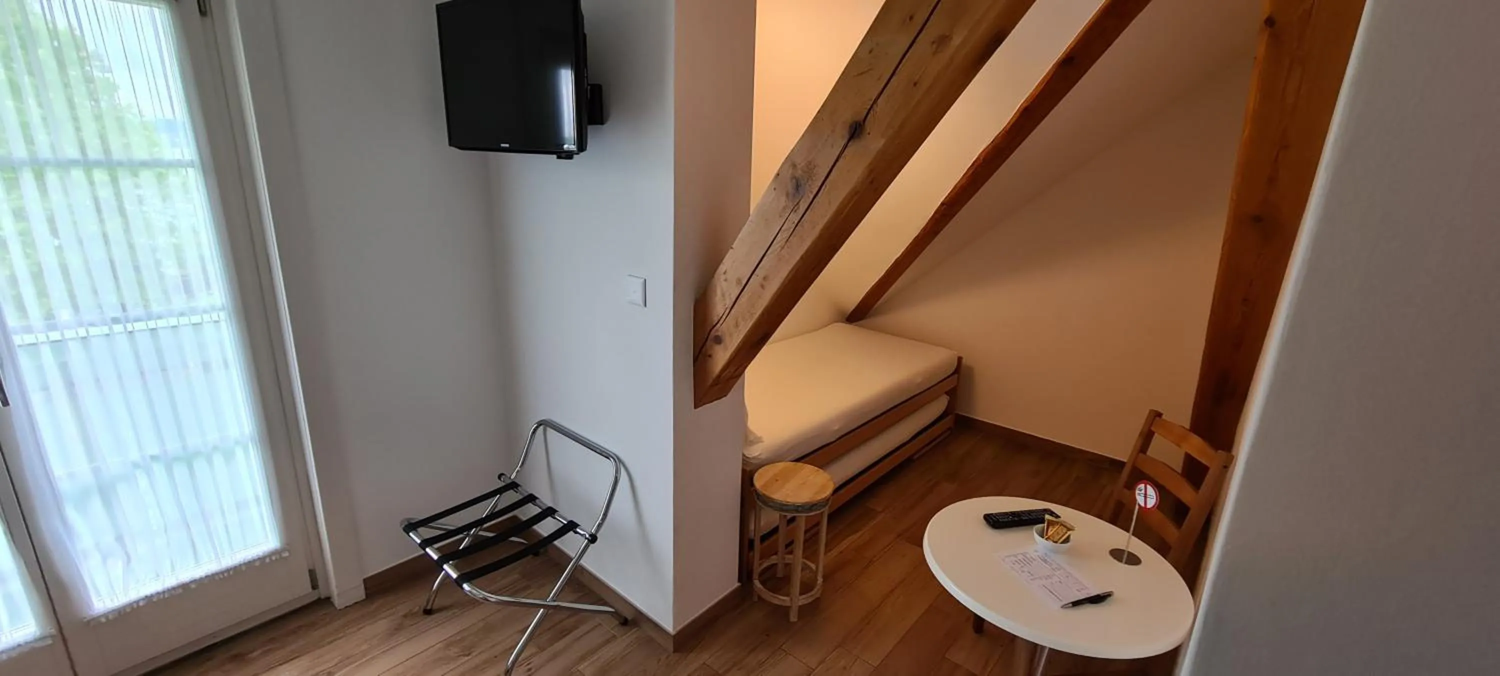 Bed in Hôtel Restaurant Cave Bel-Air