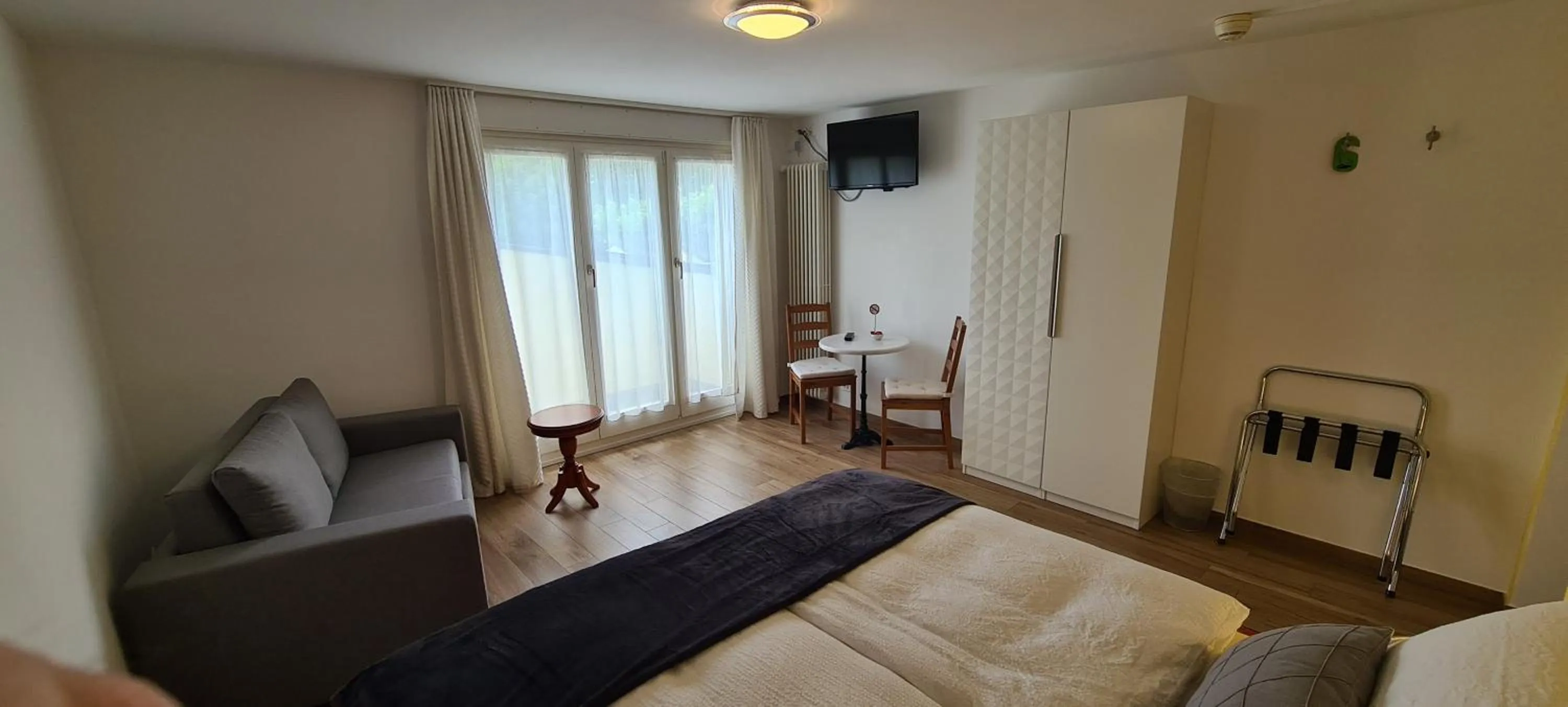 Photo of the whole room, Bed in Hôtel Restaurant Cave Bel-Air