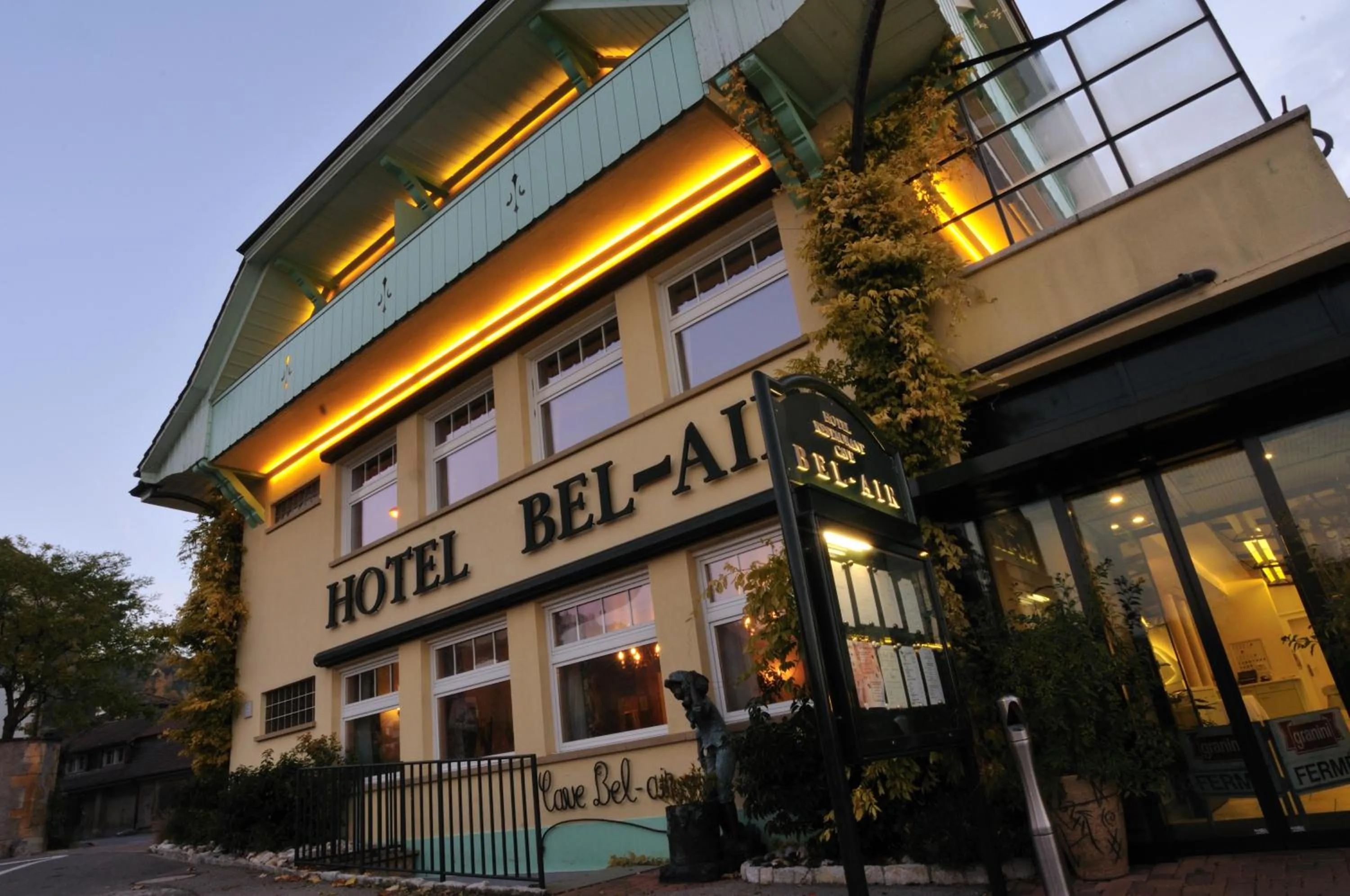 Facade/entrance in Hôtel Restaurant Cave Bel-Air