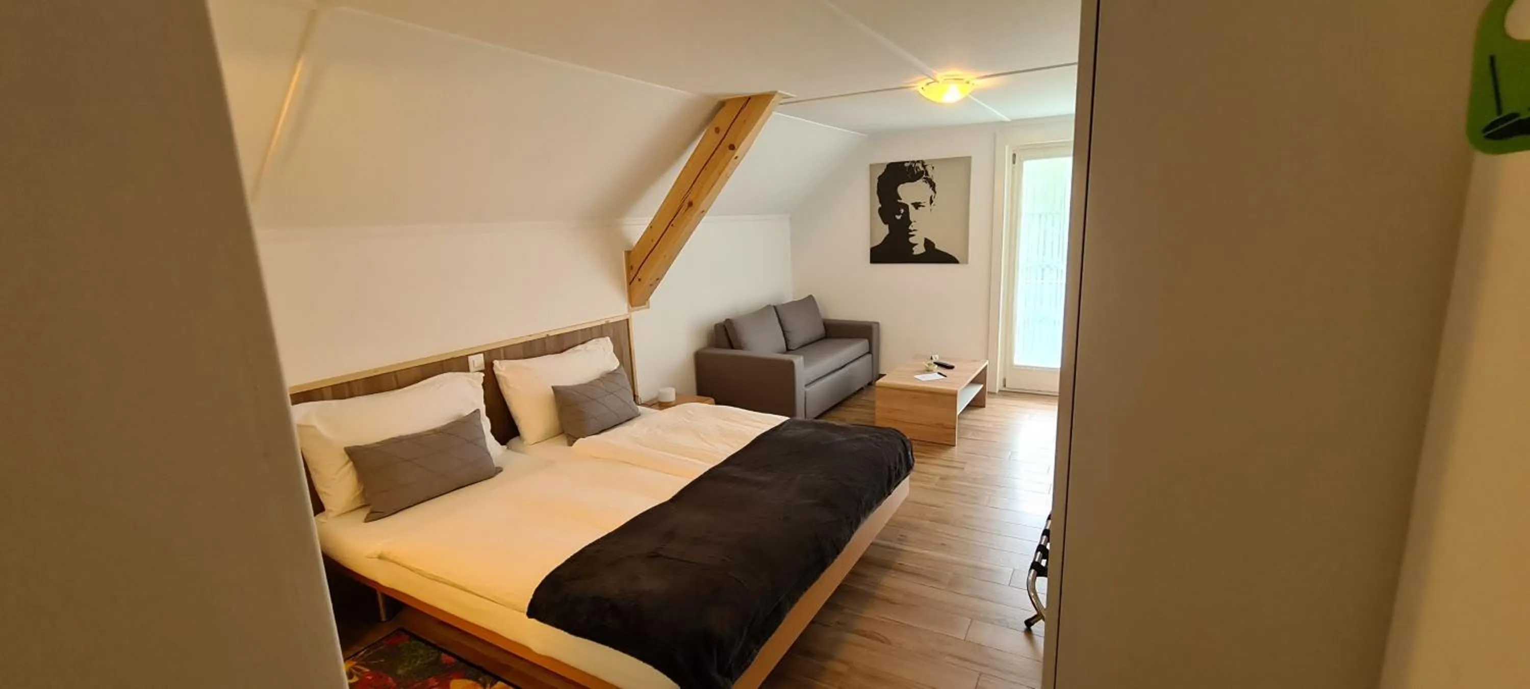 Bed in Hôtel Restaurant Cave Bel-Air