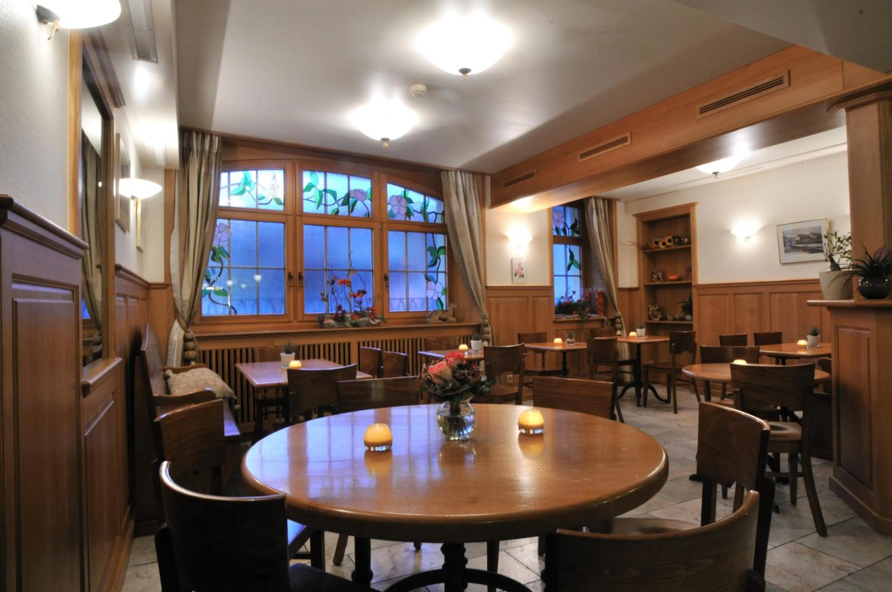 Restaurant/places to eat in Hôtel Restaurant Cave Bel-Air